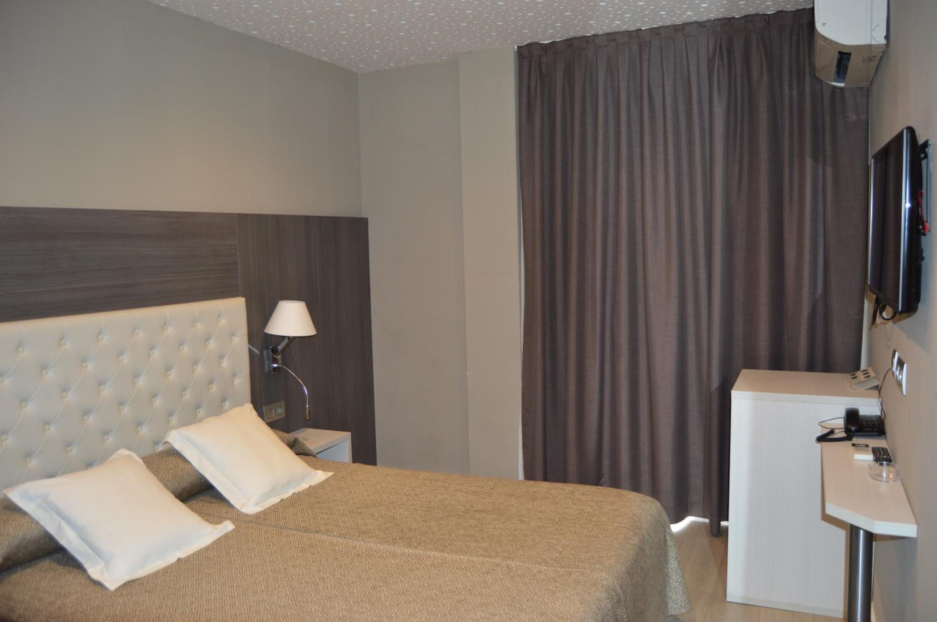 Superior Double or Twin Room photo 3