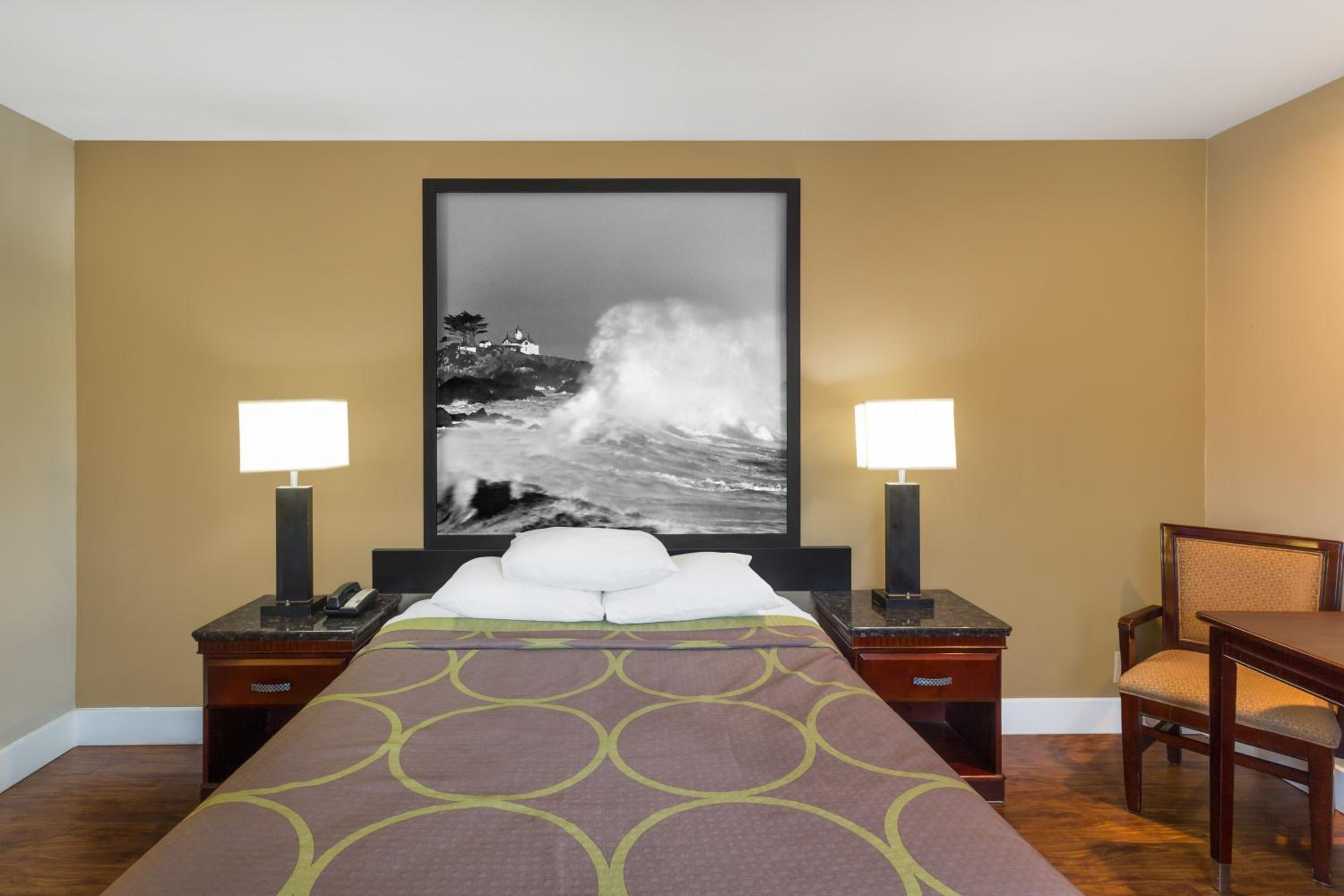 Queen Room - Non-Smoking - Photo 2