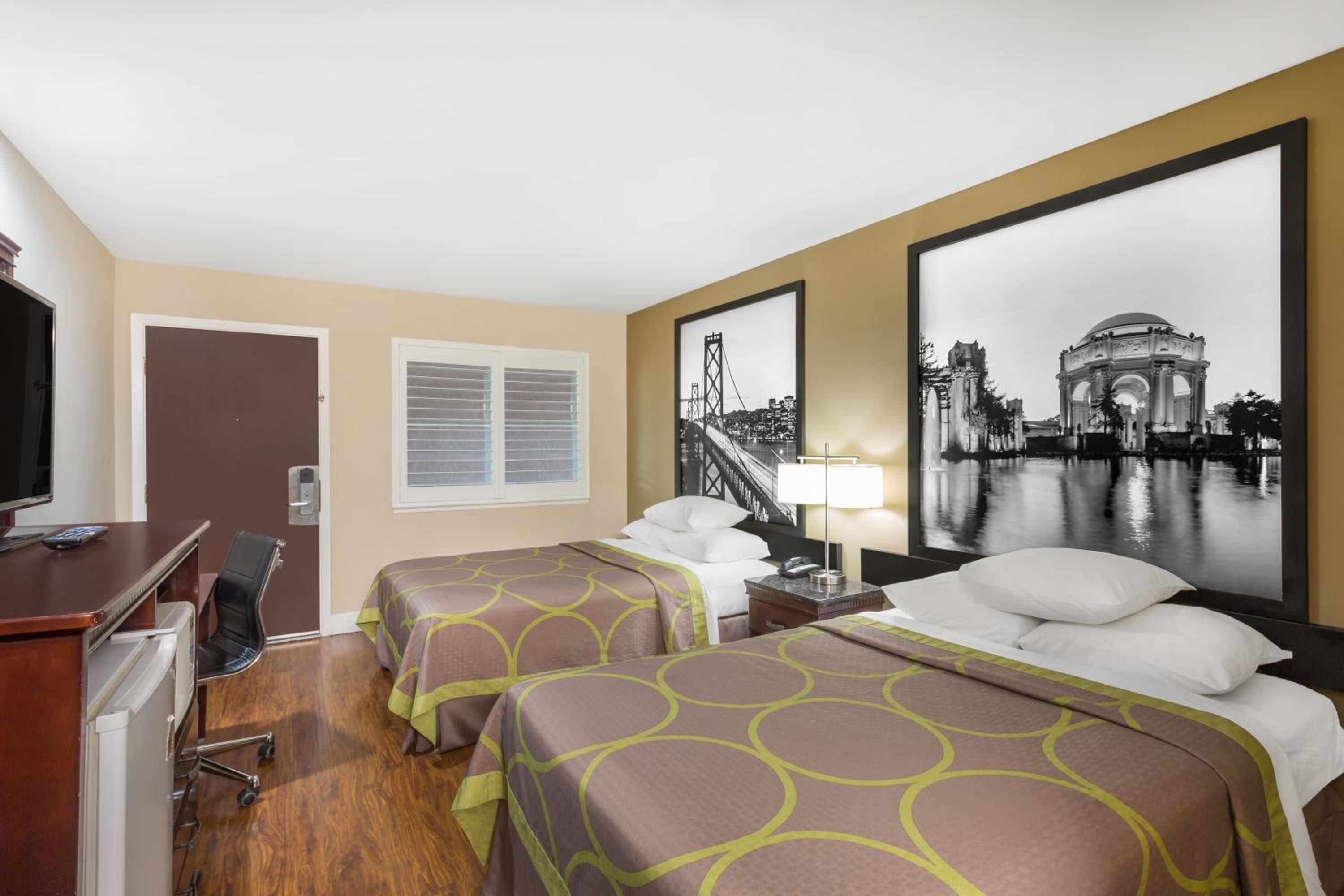 Deluxe Double Room with Two Double Beds - Non-Smoking - Photo 3