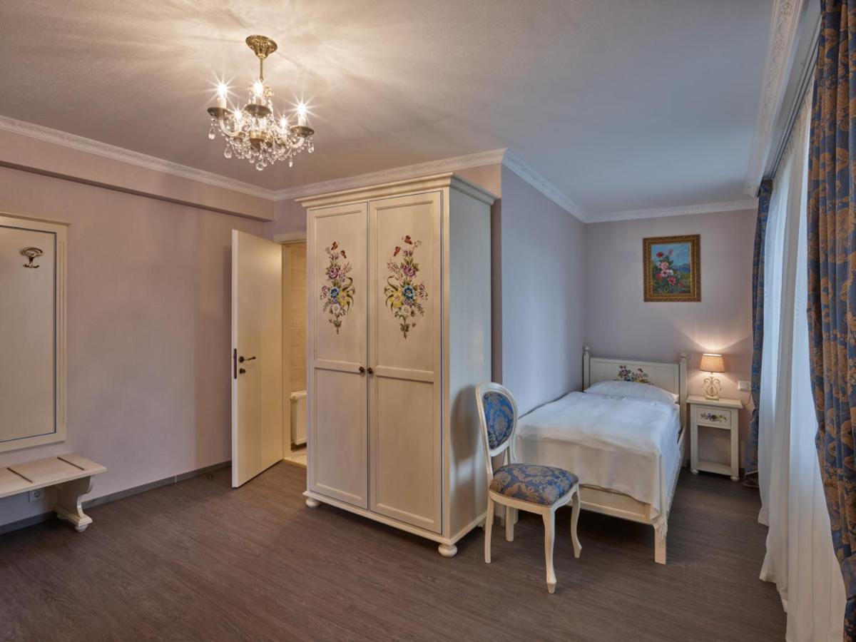 Triple Room with Balcony - Photo 4