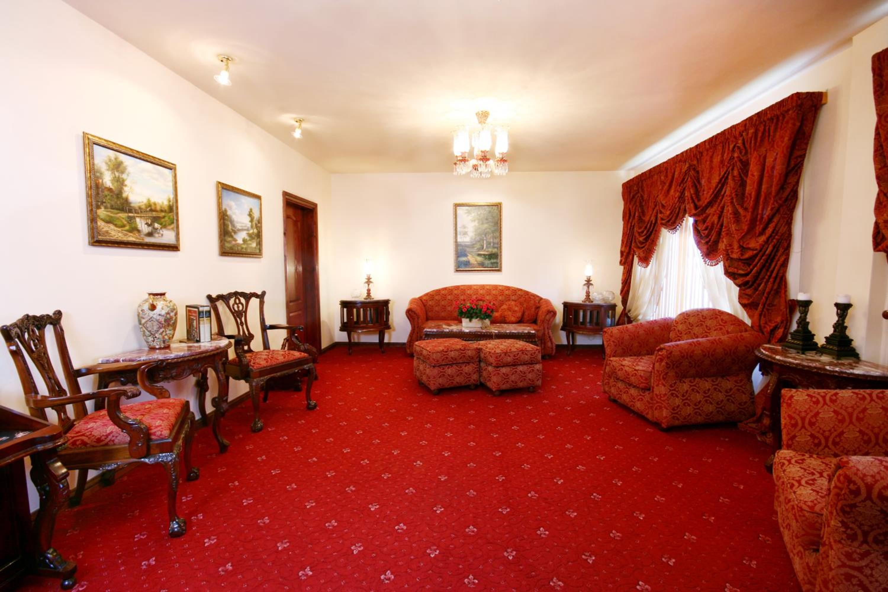 Executive Two-Bedroom Apartment - Free Parking photo 2
