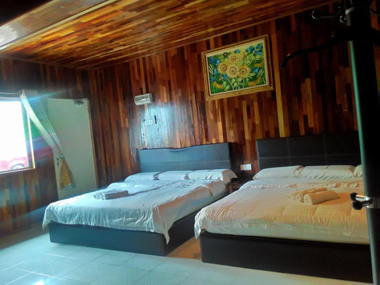 Deluxe Family Suite - Photo 1