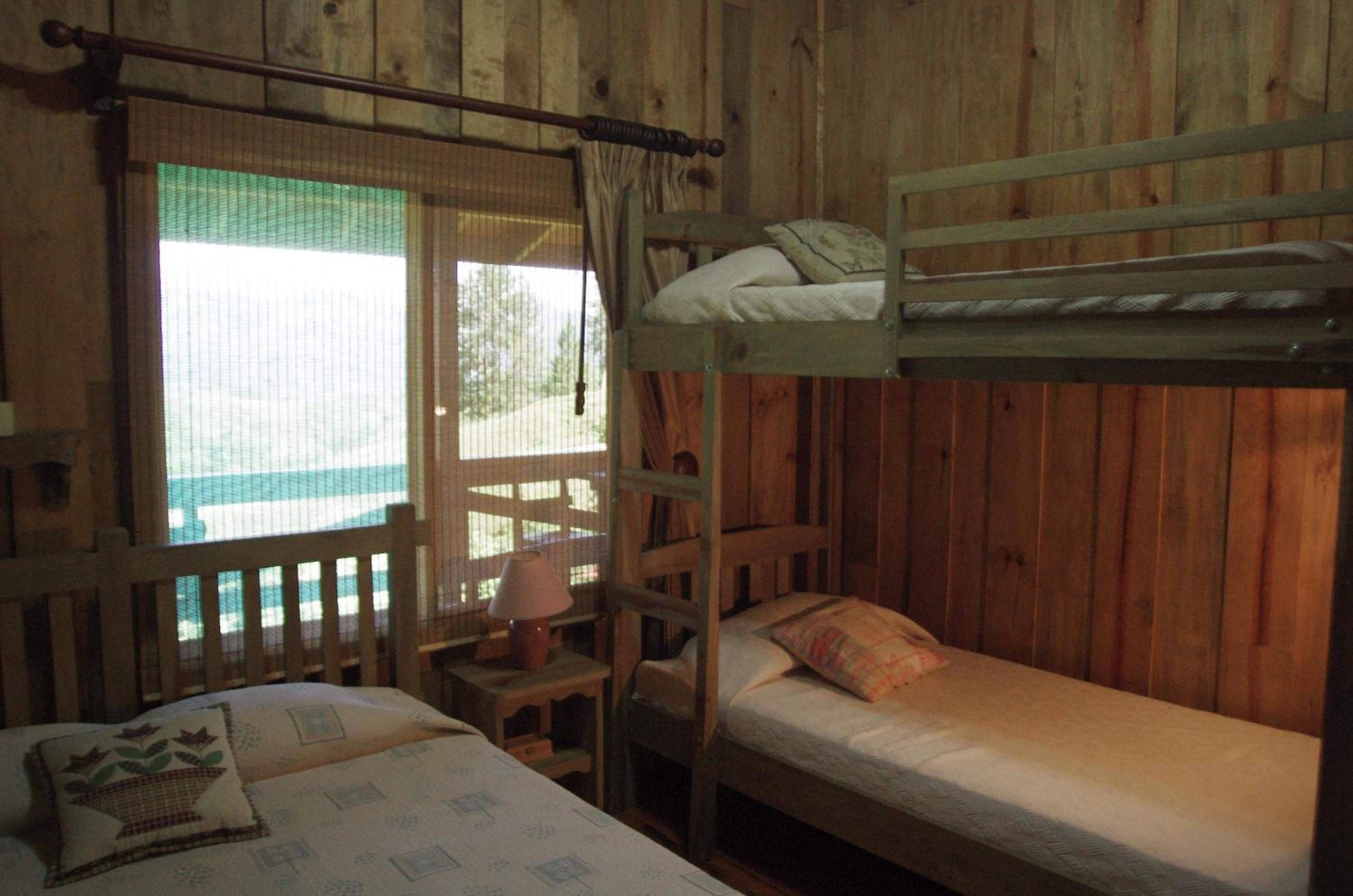 Economy Quadruple Room with Shared Bathroom photo 3