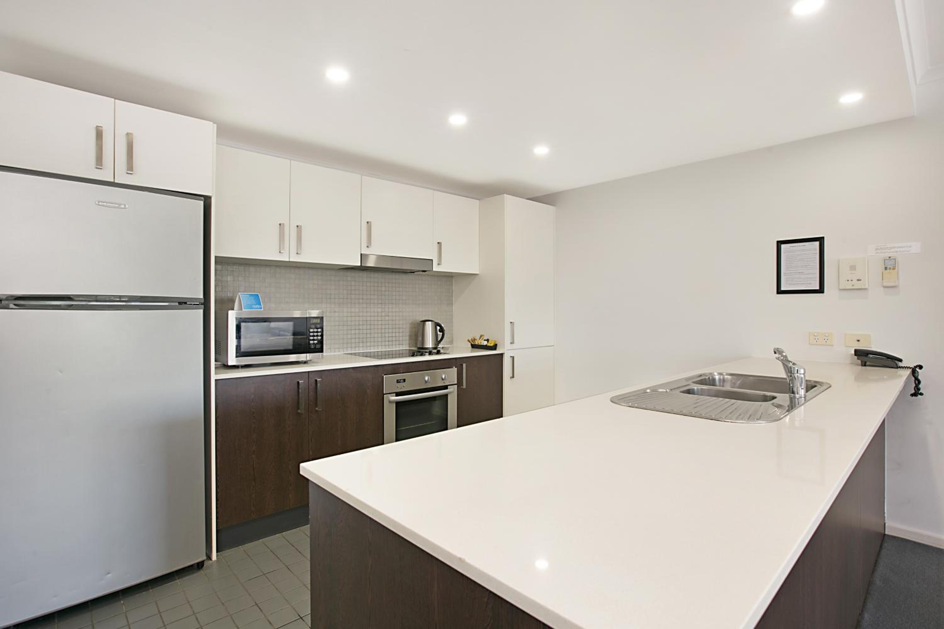 One-Bedroom Pool View Apartment - Photo 7