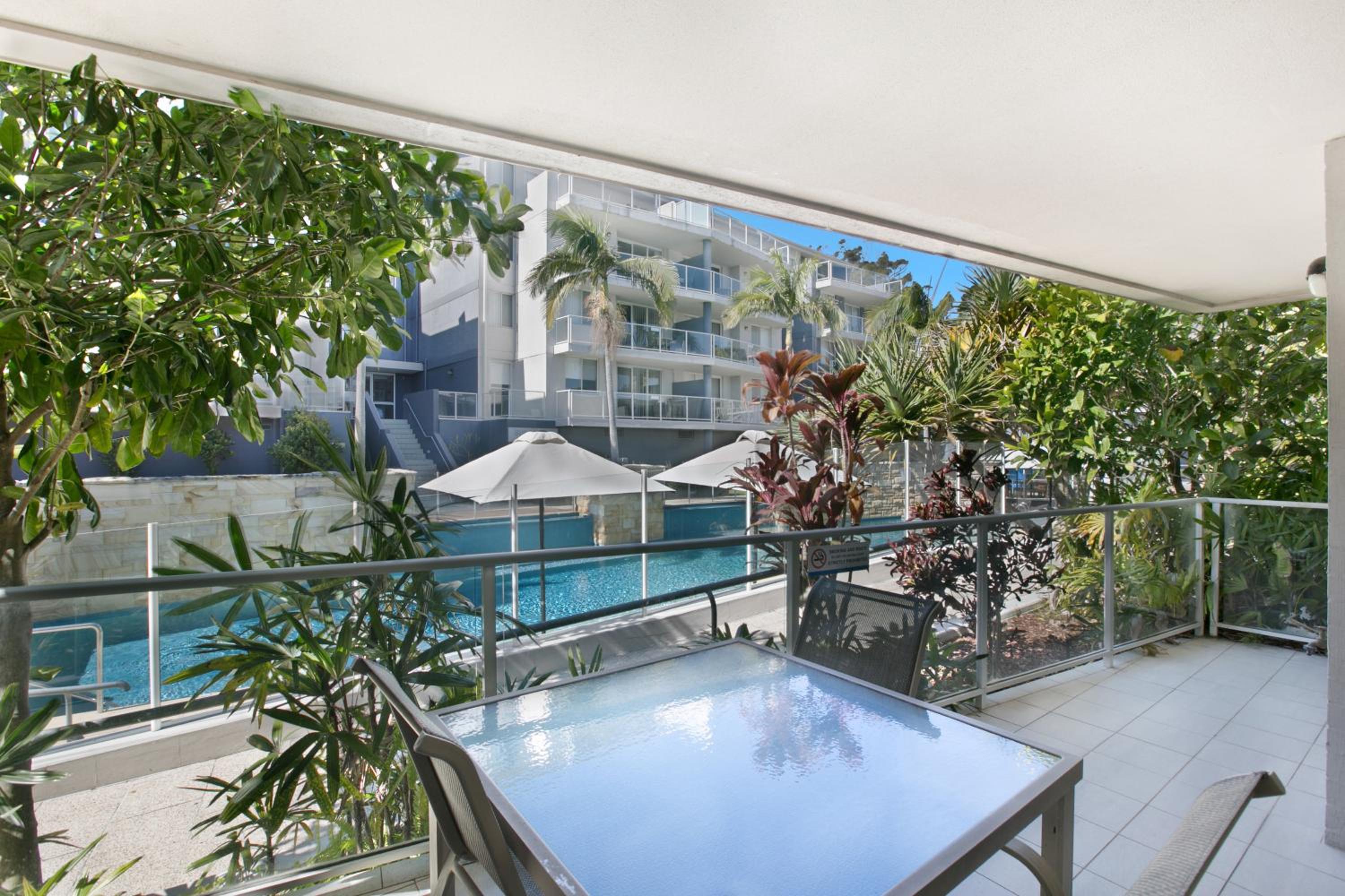 One-Bedroom Pool View Apartment - Photo 4