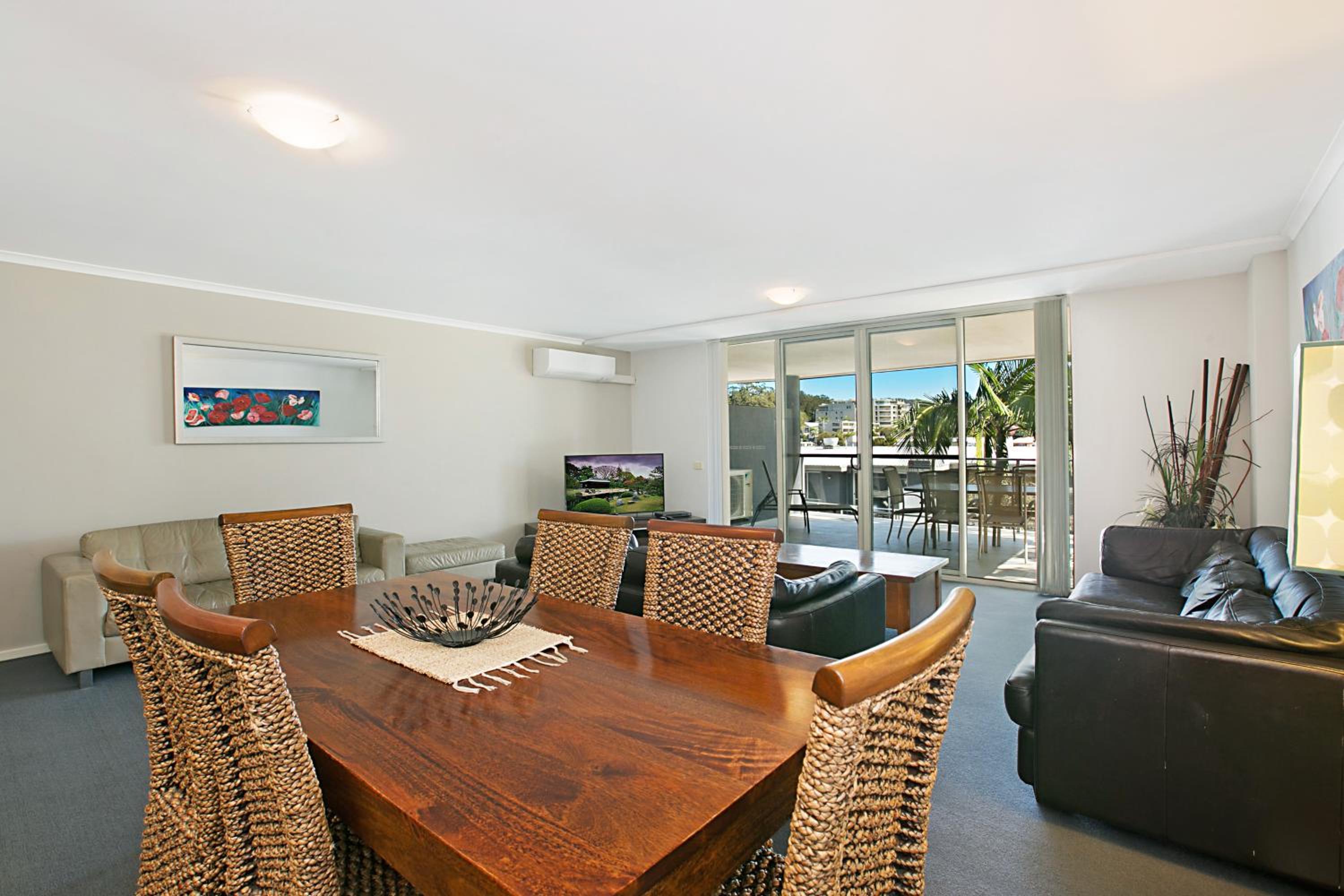 Three-Bedroom Two Bathroom Resort View Apartment - Photo 5