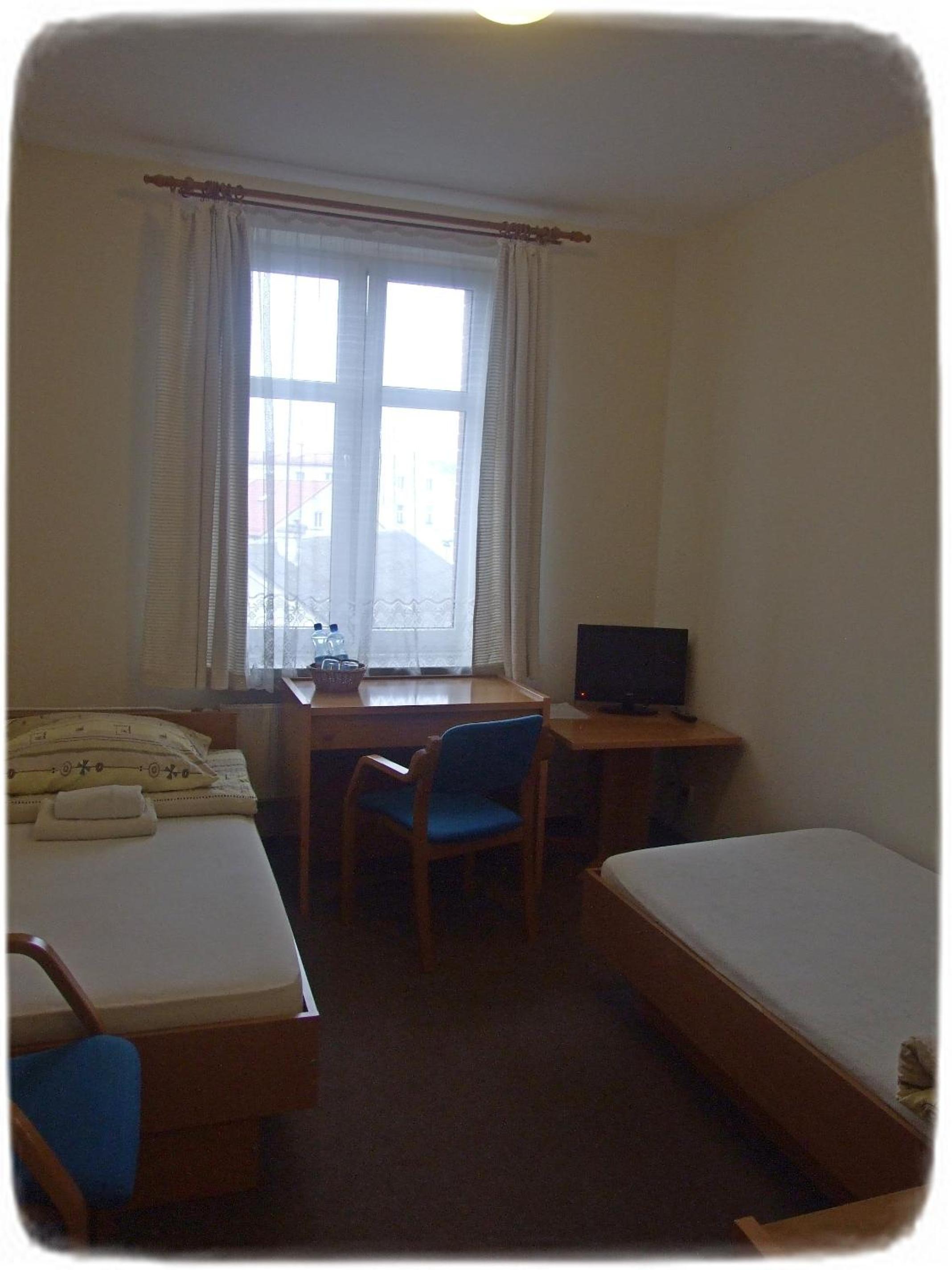 Twin Room - Photo 9