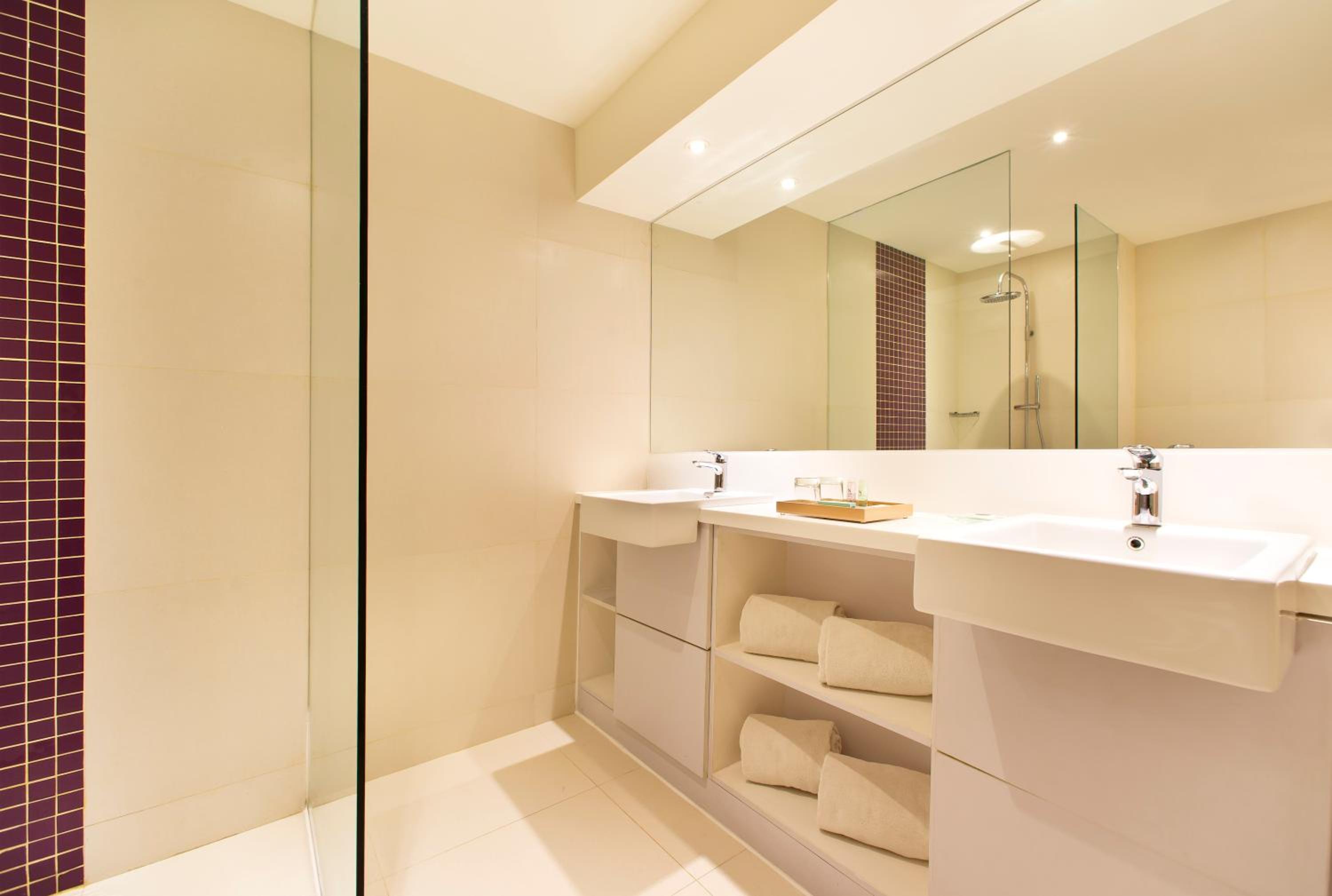 Deluxe Room - Photo 6