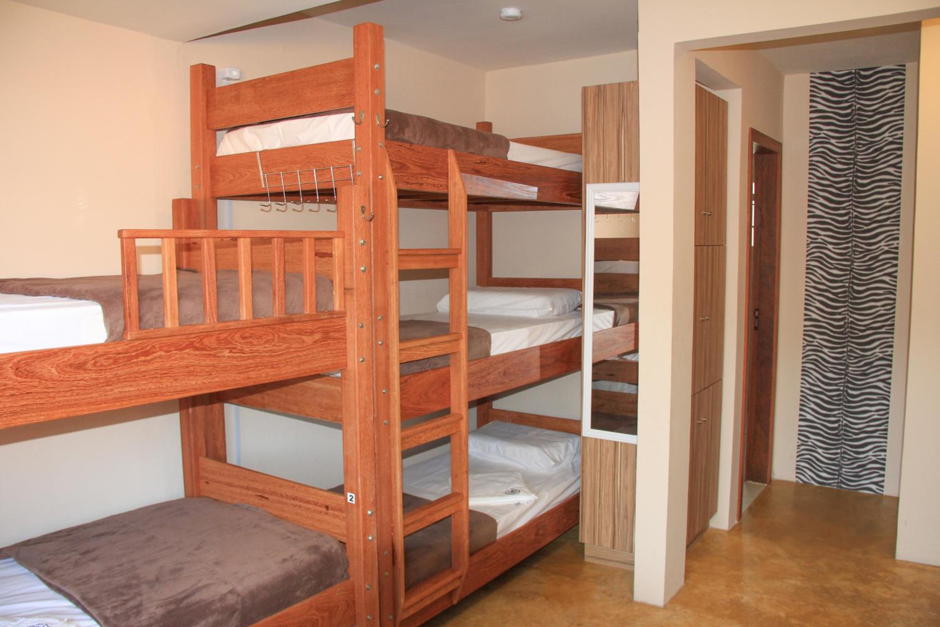 Bed in 8-Bed Mixed Dormitory Room photo 3