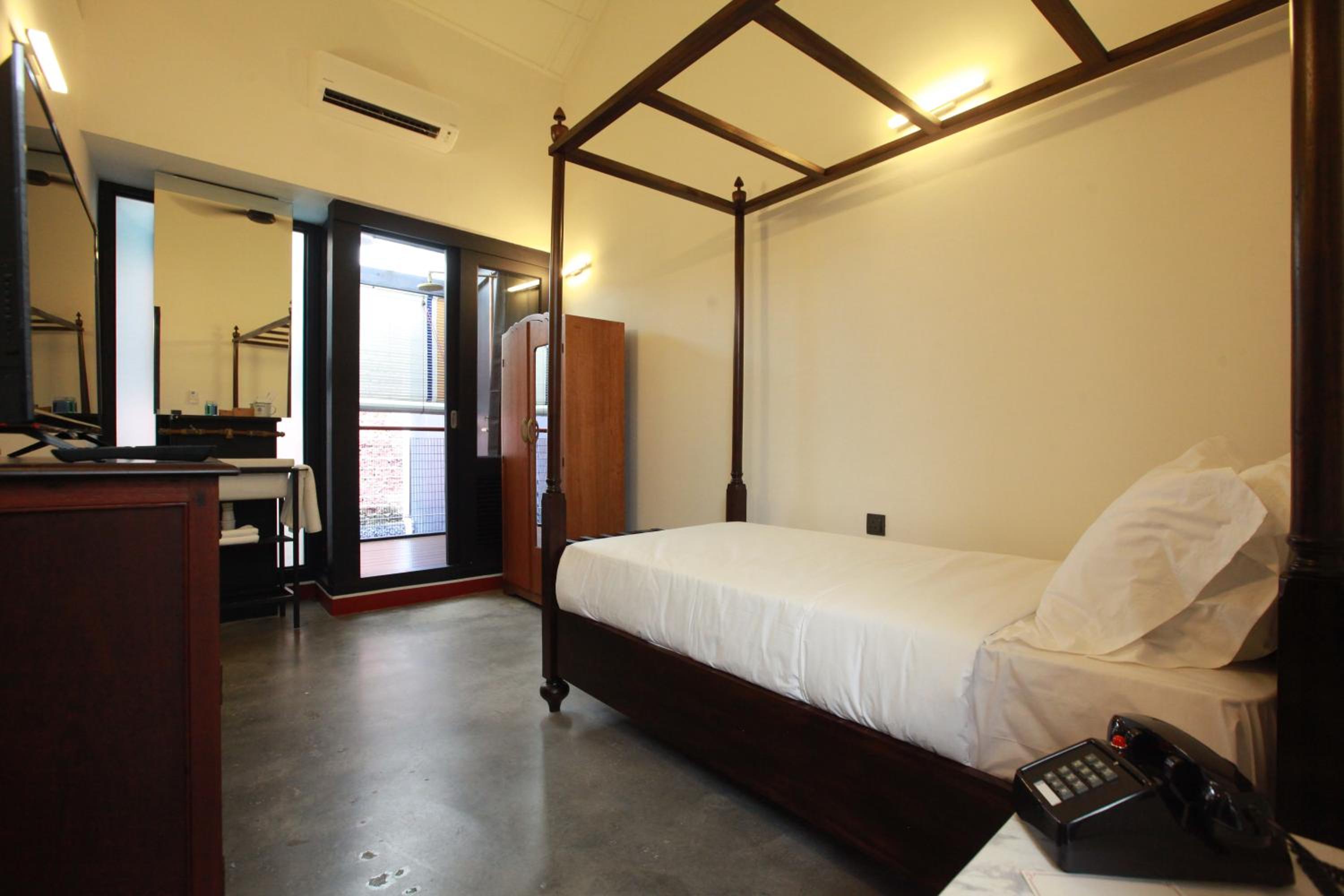 Deluxe Single Room with Balcony photo 1