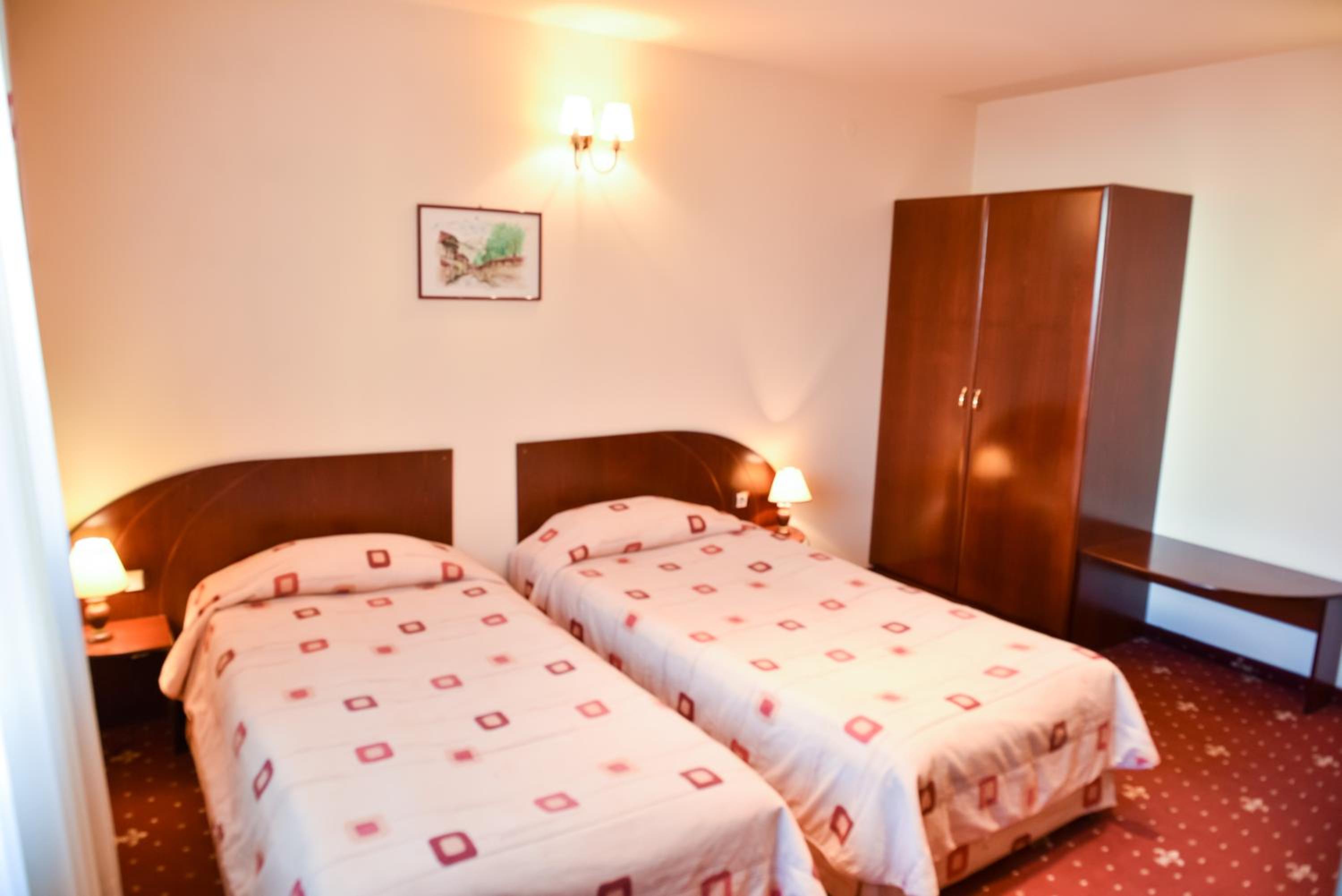 Twin Room - Photo 4
