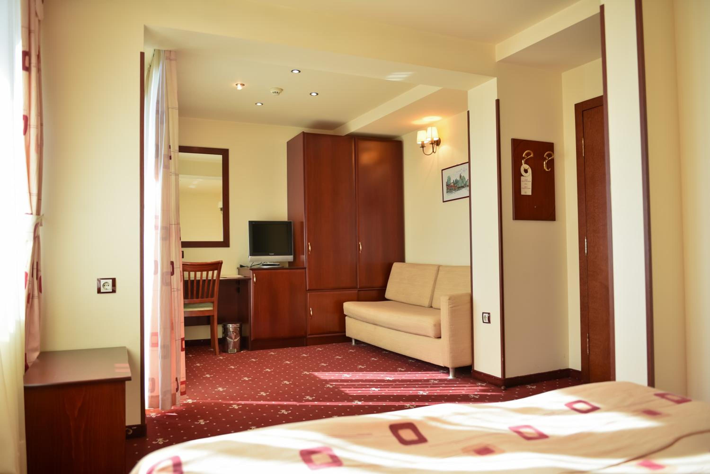 Double Room - Photo 8