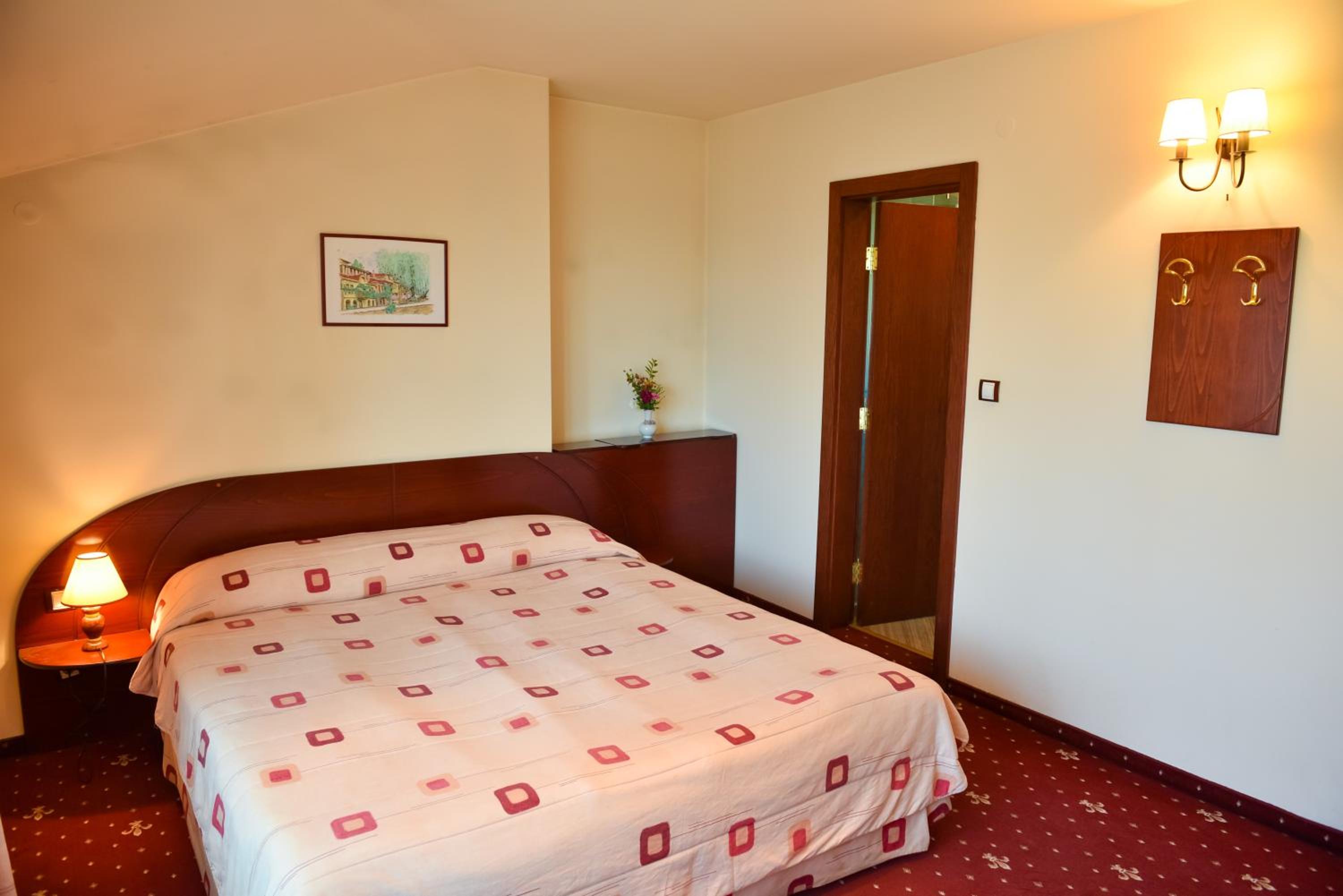Double Room - Photo 7