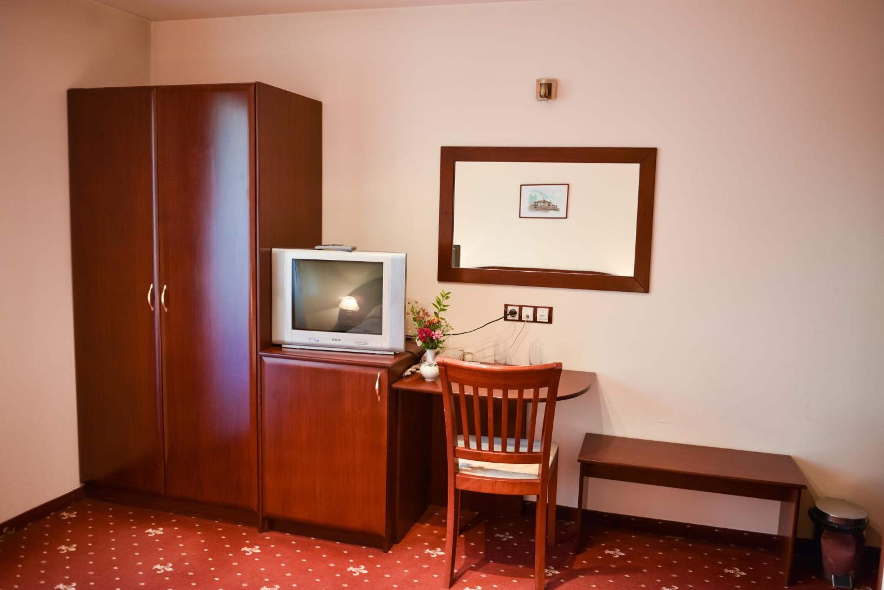 Double Room - Photo 6