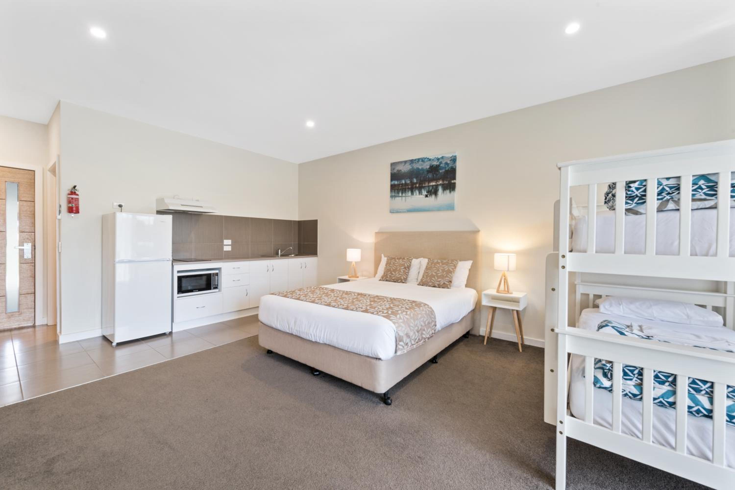 Deluxe Family Suite photo 1