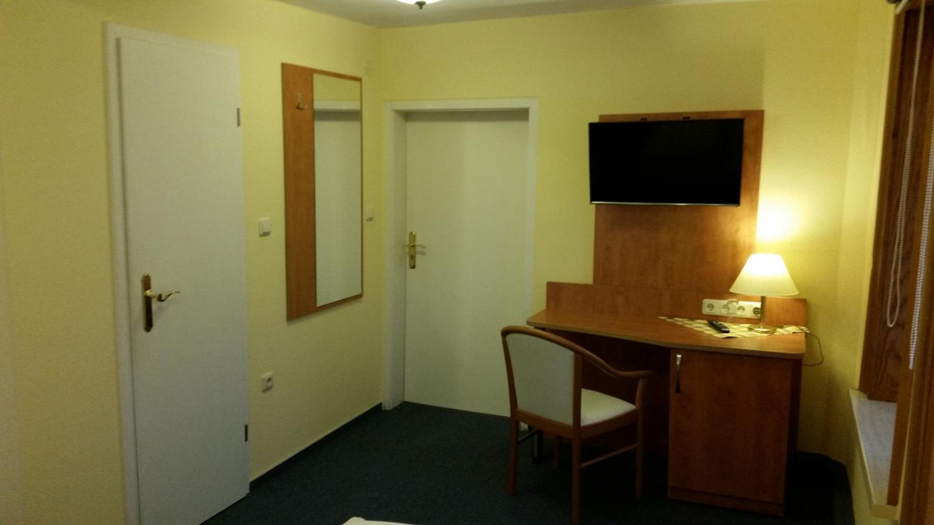 Single Room photo 3