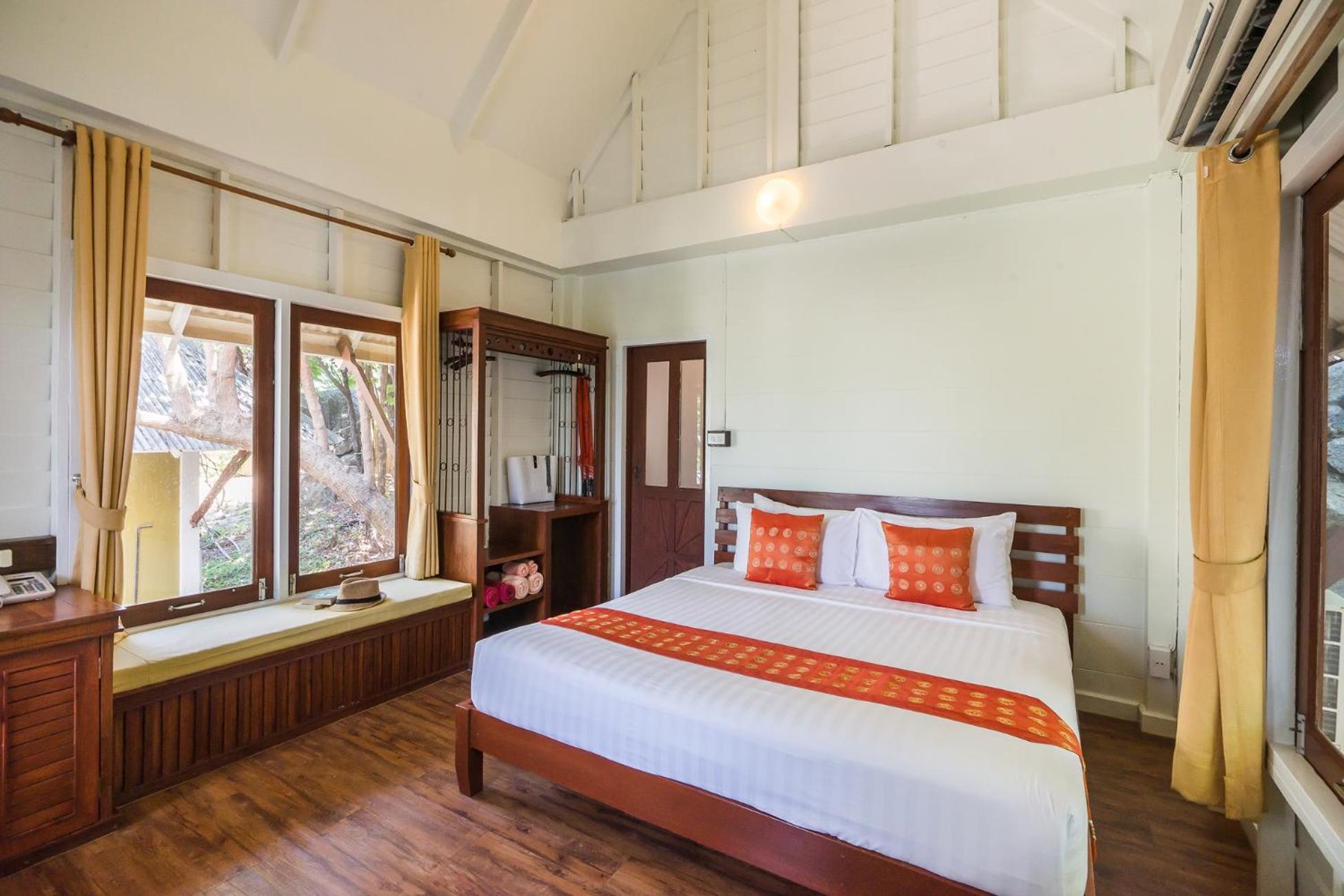 Hillside Bungalow - Photo 1