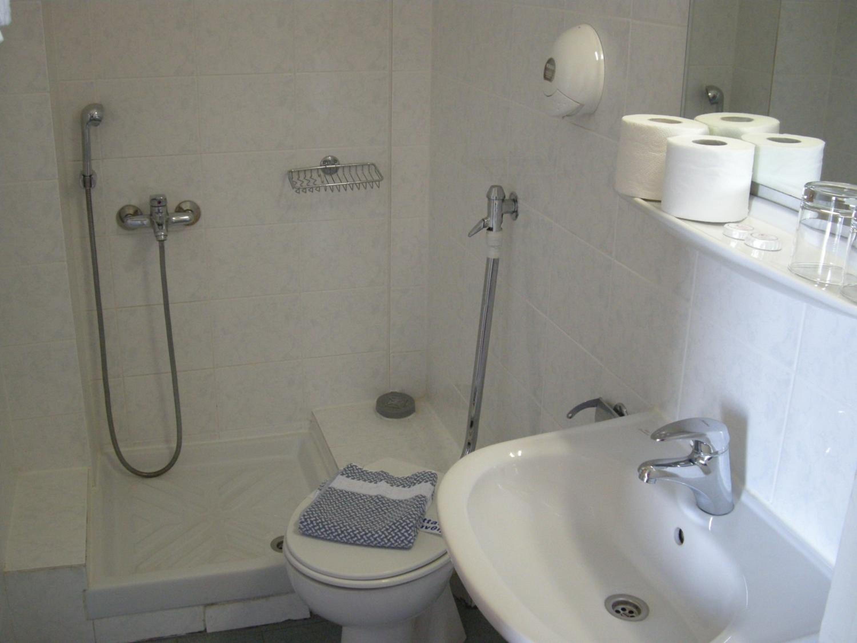 Double or Twin Room - Photo 3