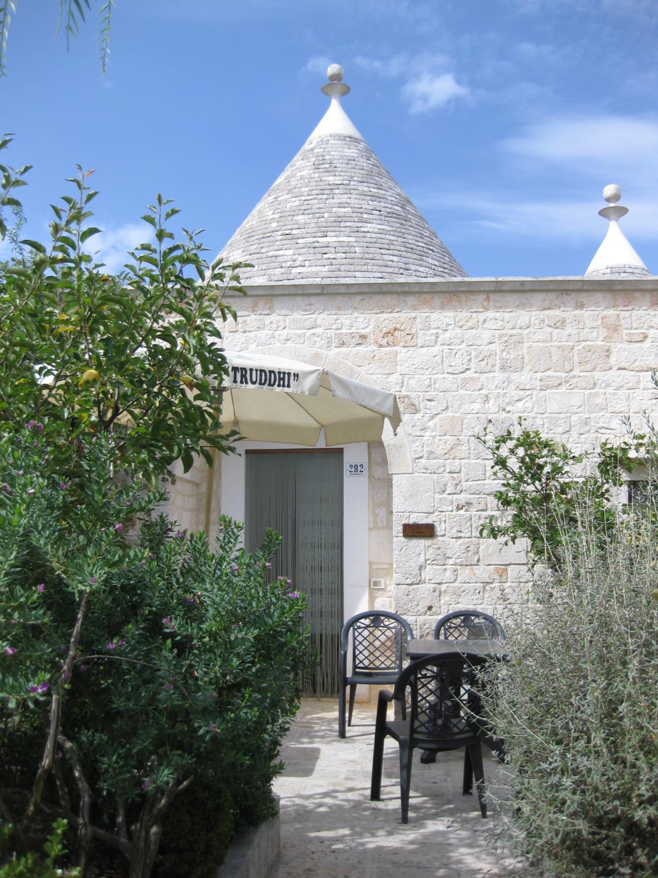 Trullo Two-Bedroom Apartment  photo 3
