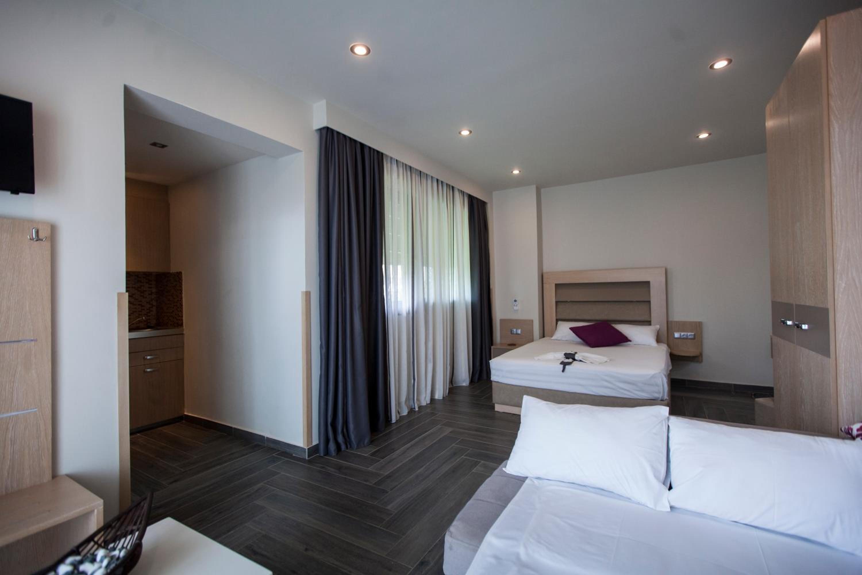 Suite with Garden View - Free Car Parking Spot - Photo 14