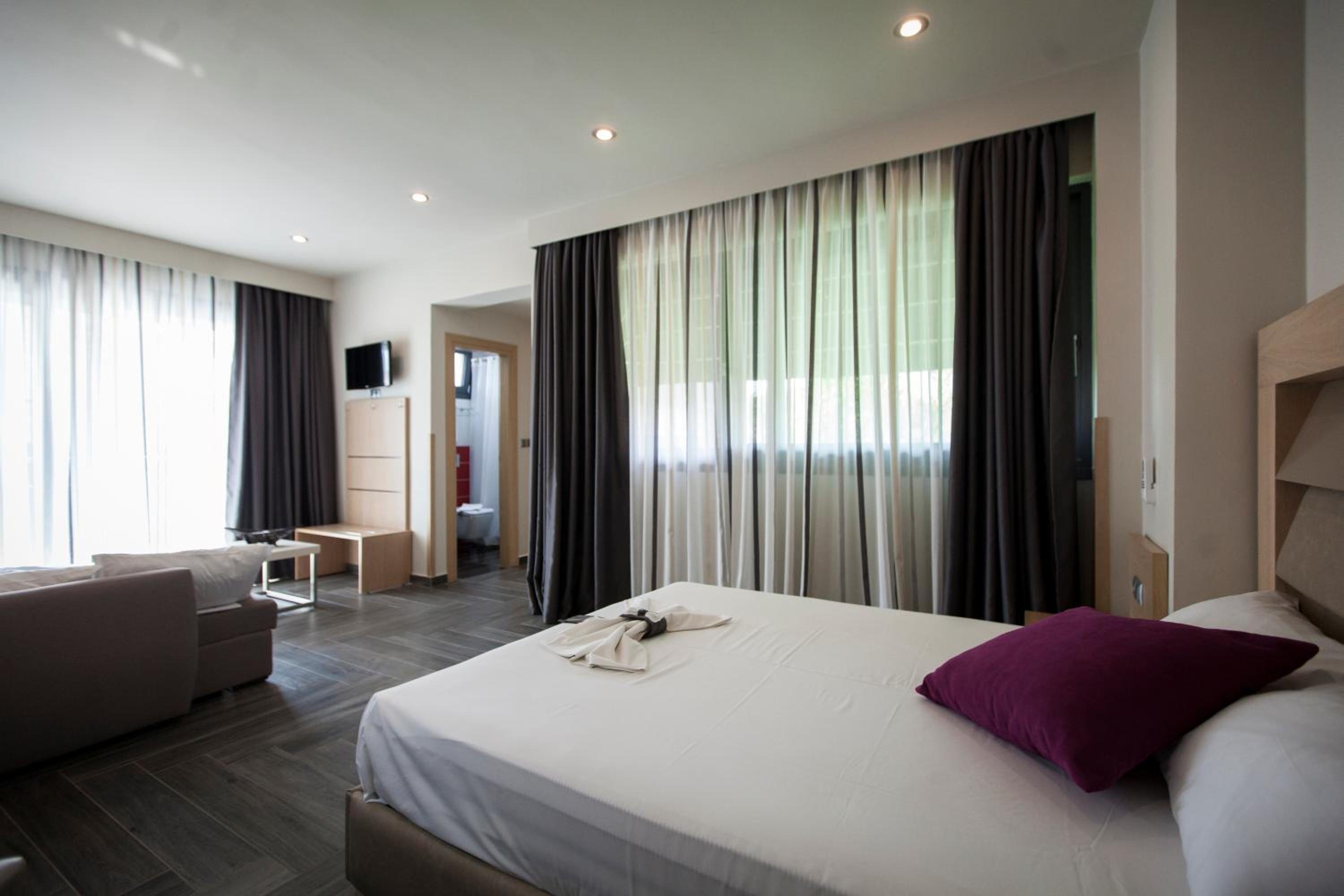 Suite with Garden View - Free Car Parking Spot - Photo 12