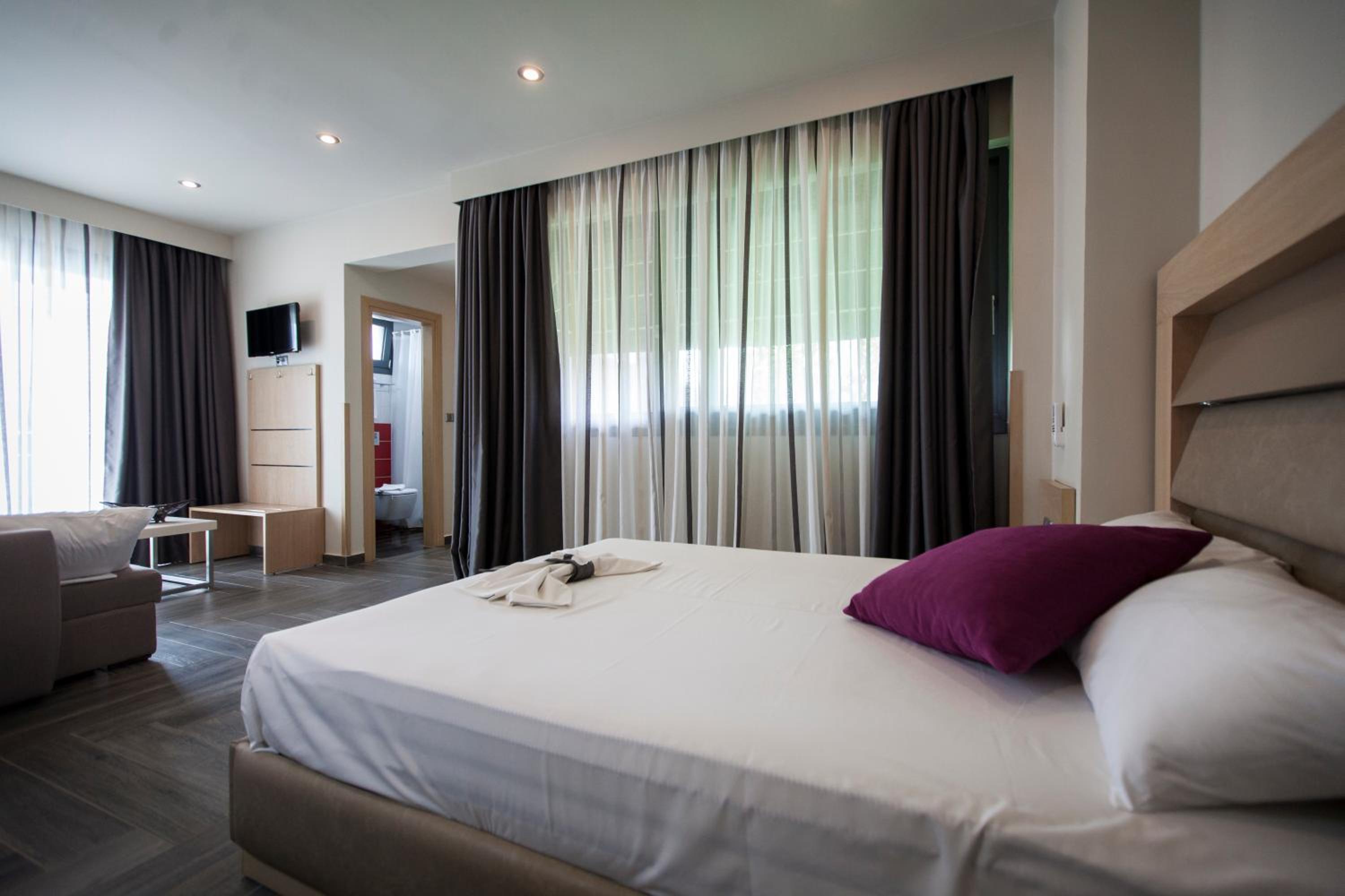 Suite with Garden View - Free Car Parking Spot - Photo 7