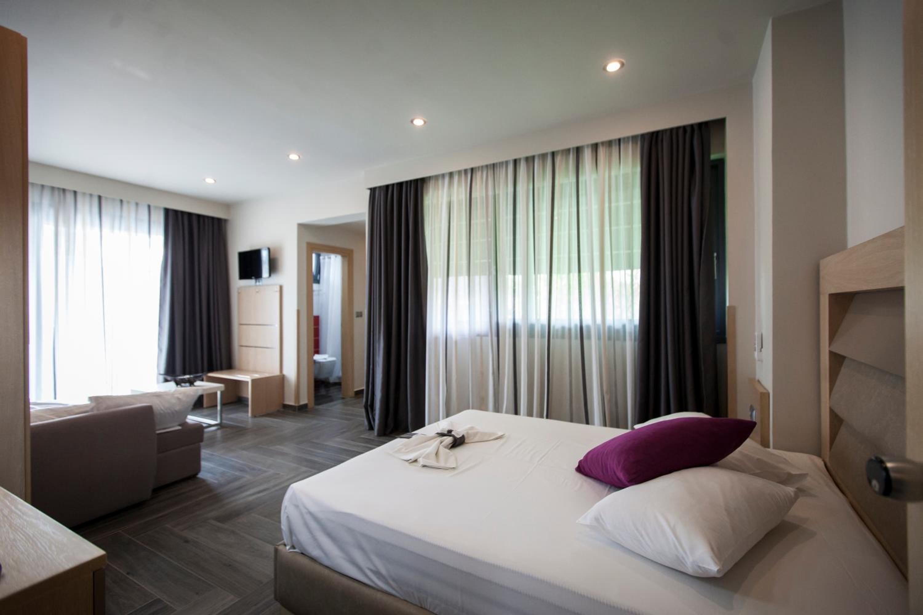 Suite with Garden View - Free Car Parking Spot - Photo 6
