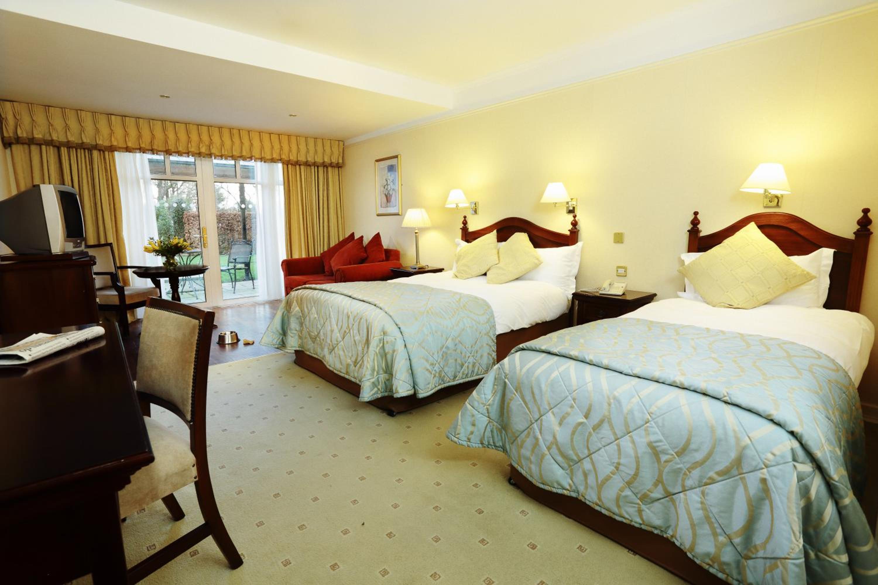 Double & single bedded room  - Photo 3