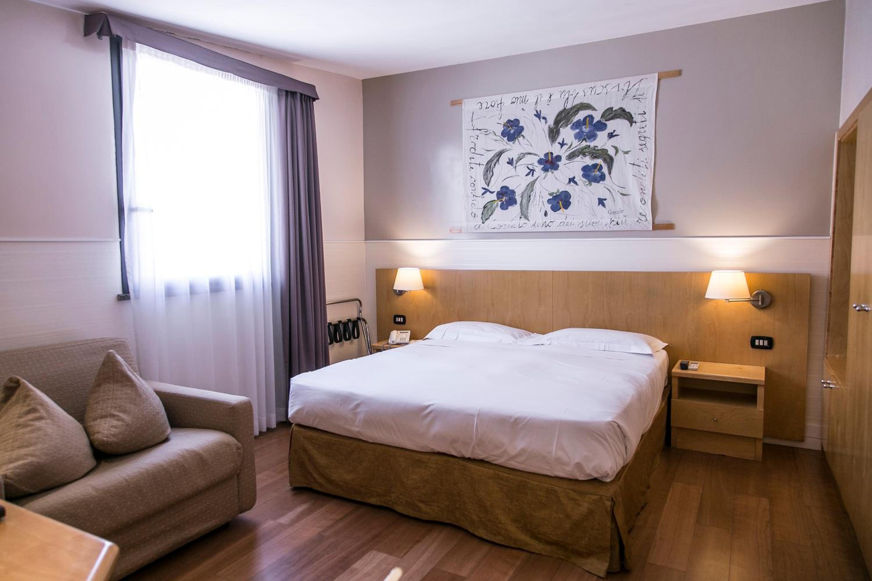 Deluxe Double Room with Spa Bath  photo 1