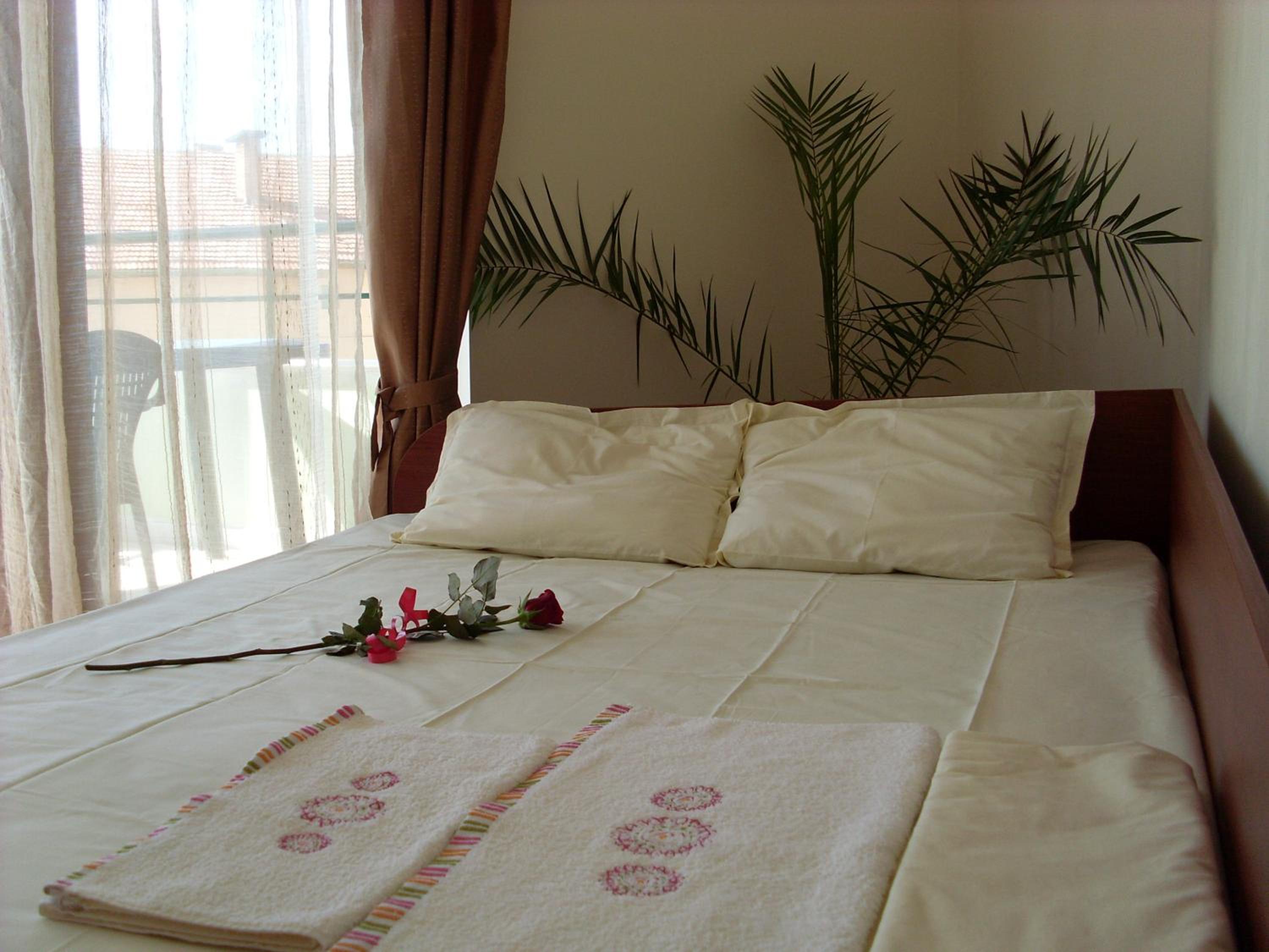 Two-Bedroom Apartment with Balcony and Park View