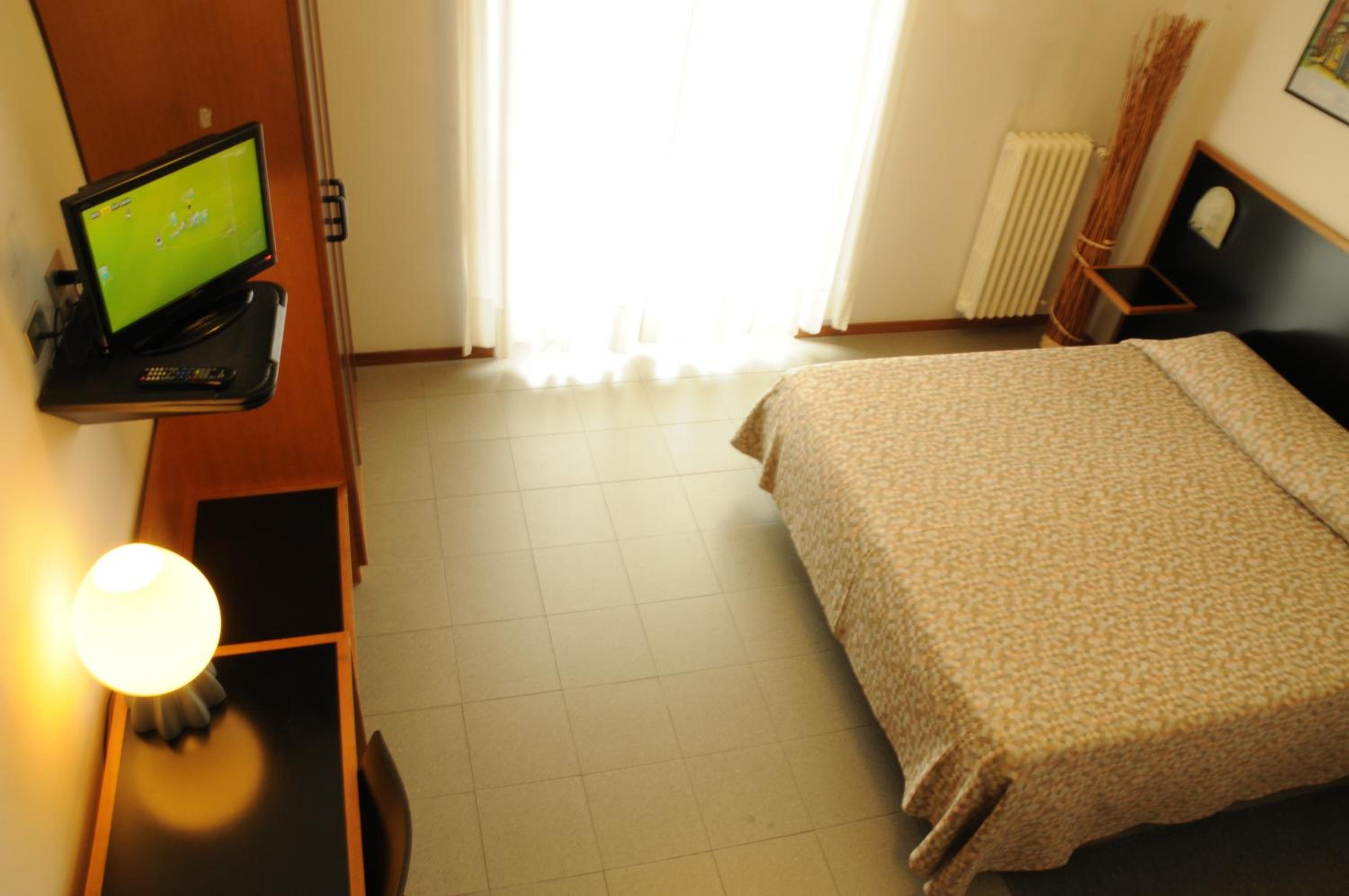 Double Room - Photo 5