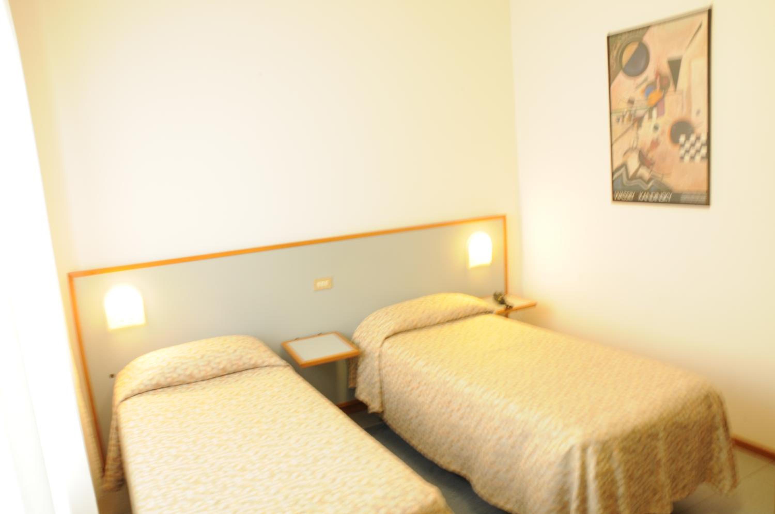 Twin Room - Photo 6