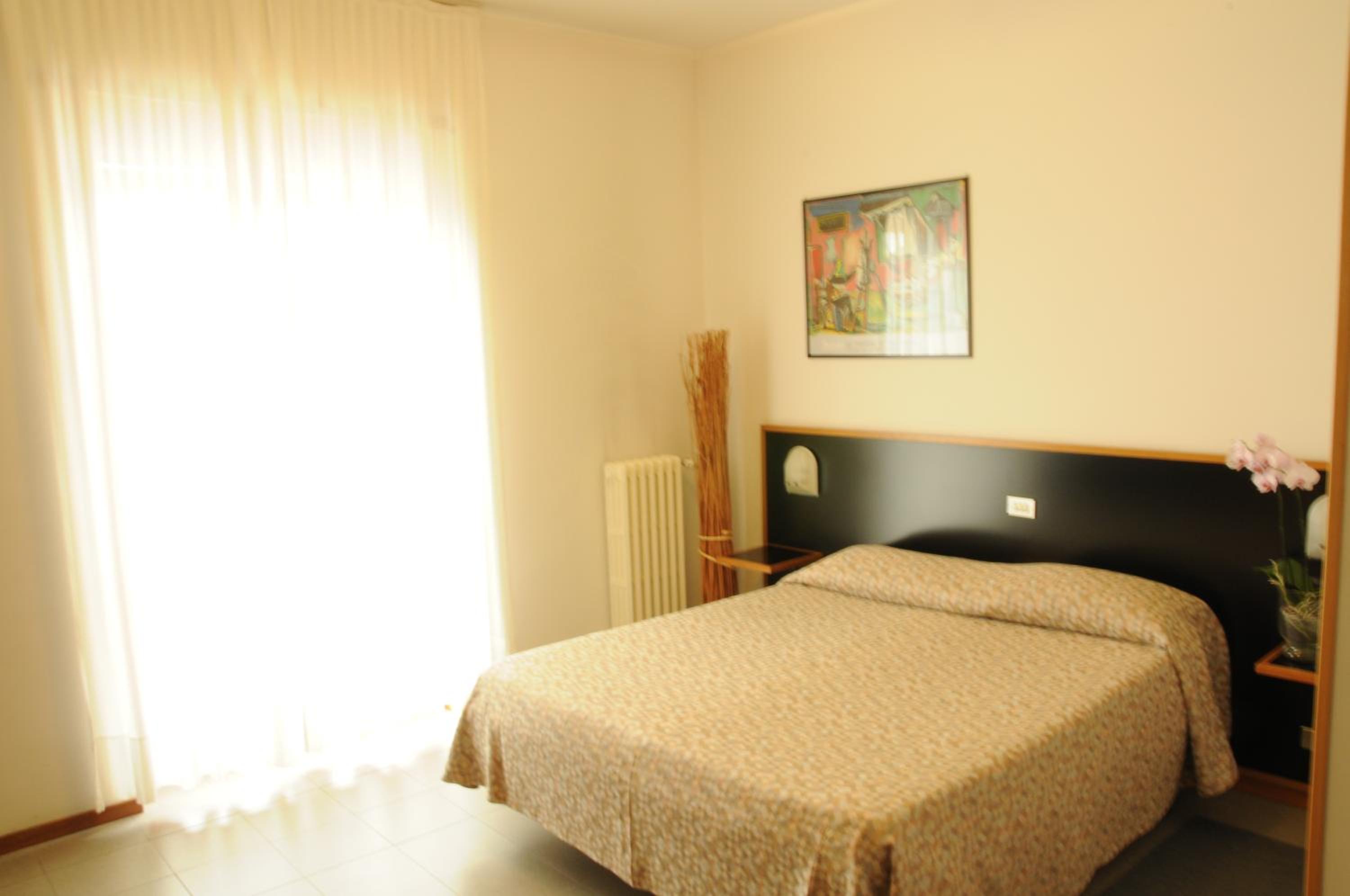 Double Room - Photo 6