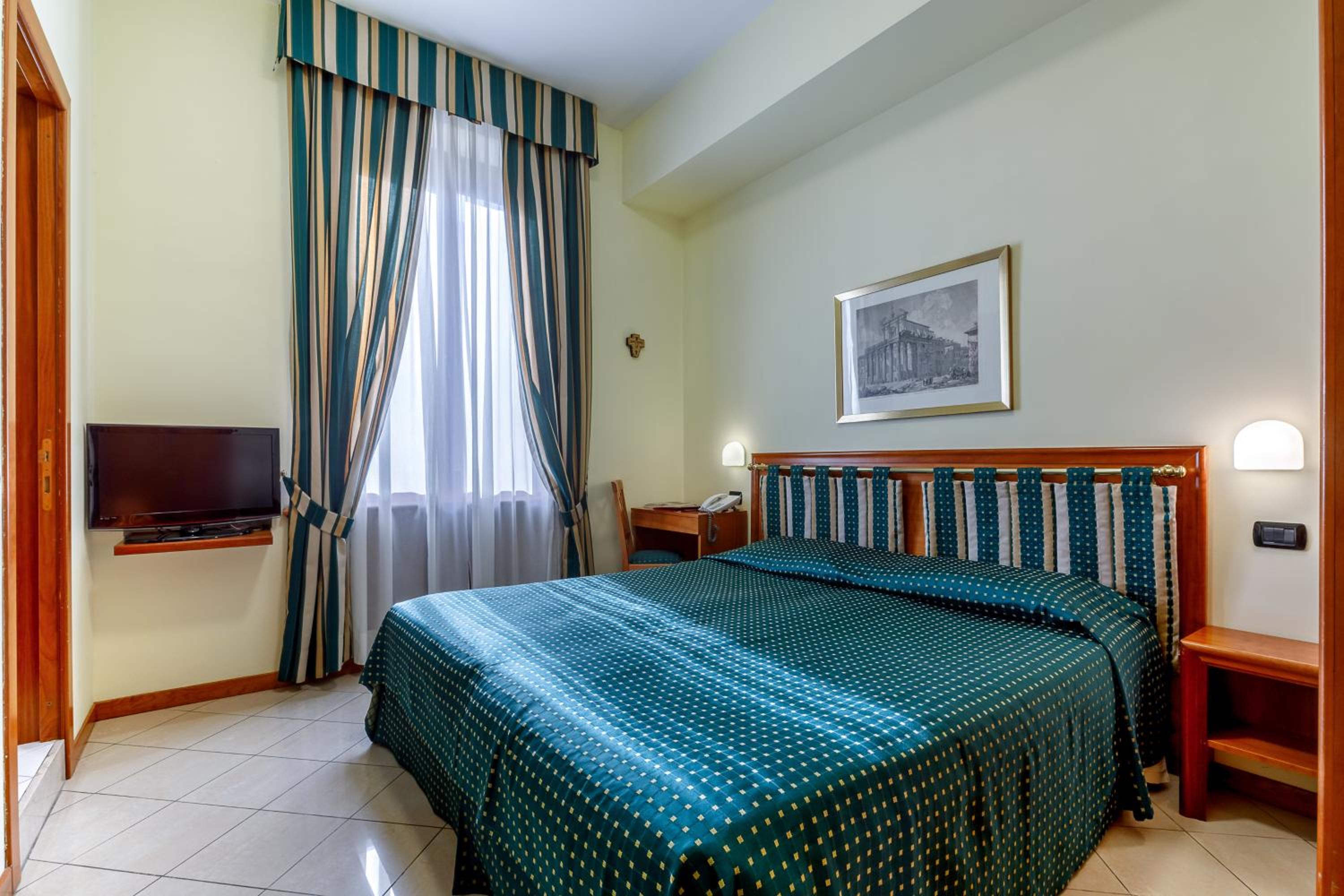Double or Twin Room photo 3