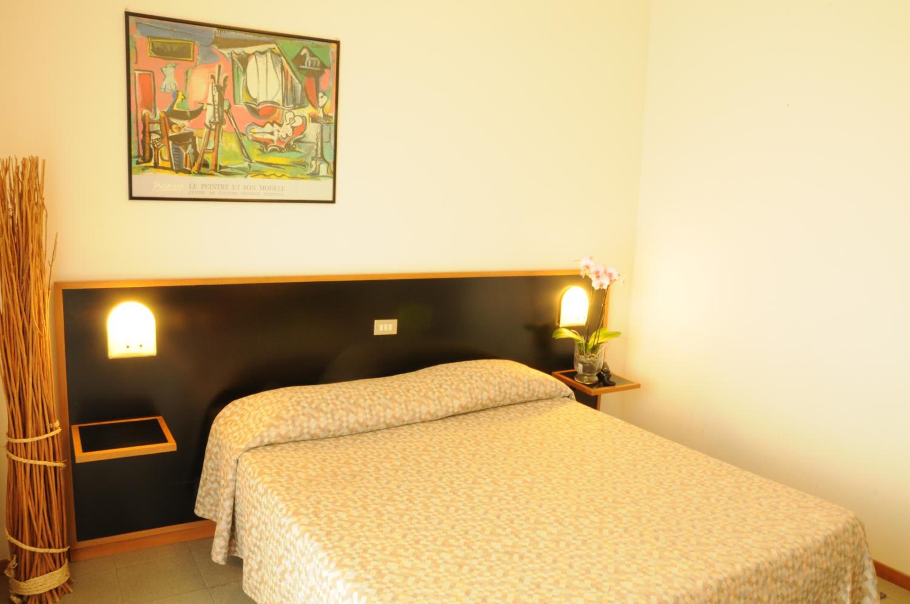 Double Room - Photo 7
