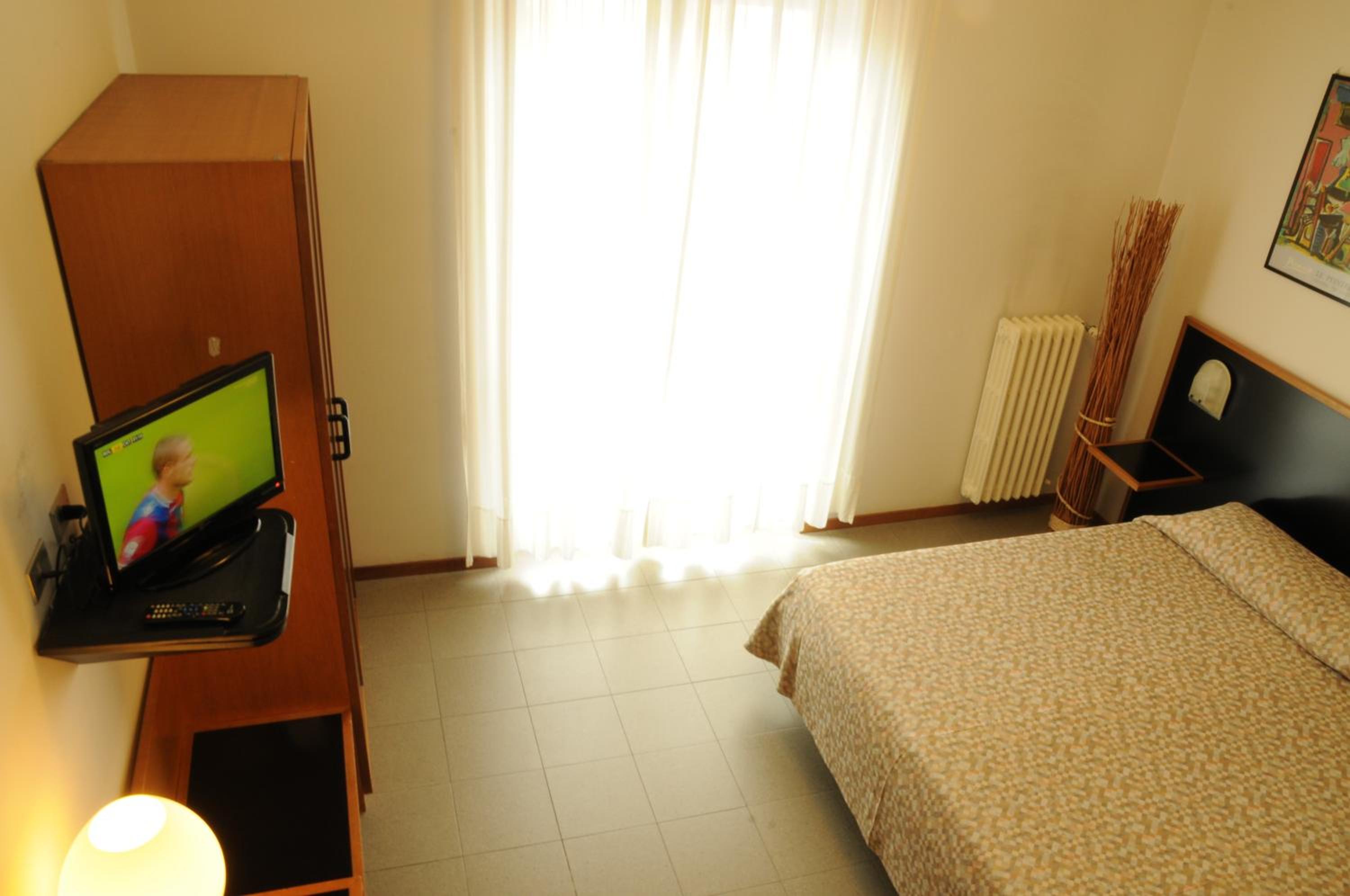 Double Room - Photo 8