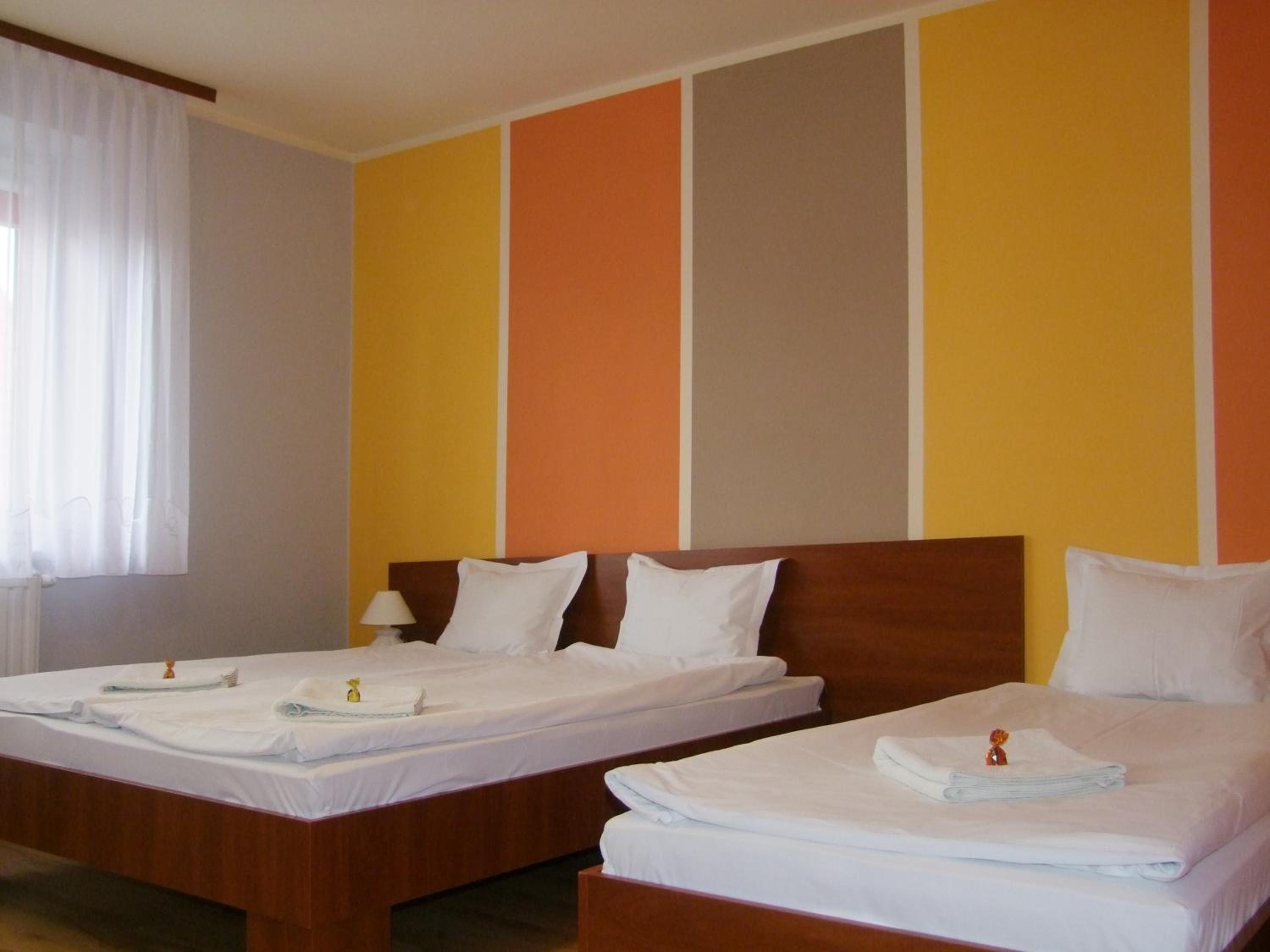 Quadruple Room with Private Bathroom photo 2