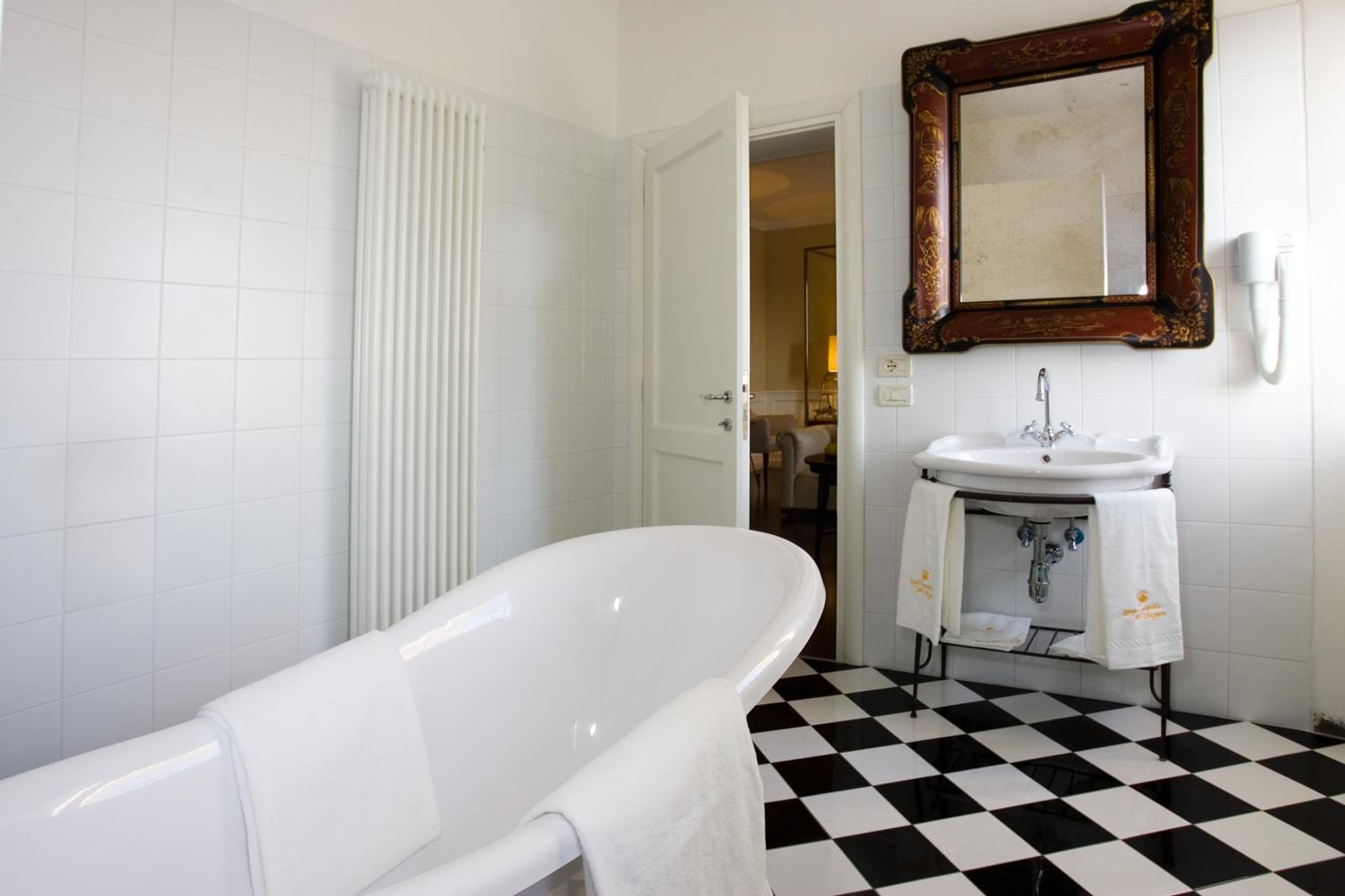 Executive Suite - Photo 3