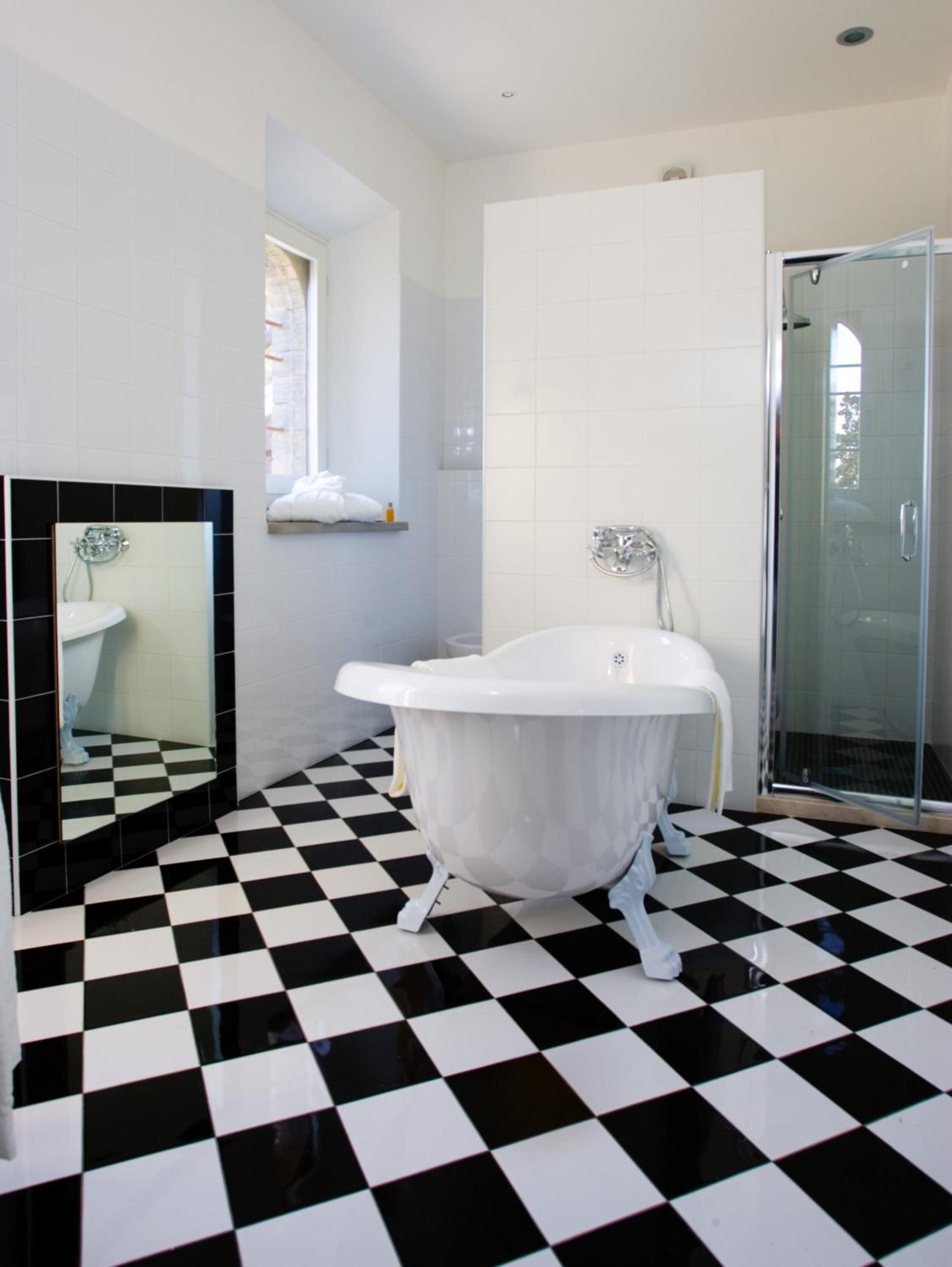 Executive Suite - Photo 4