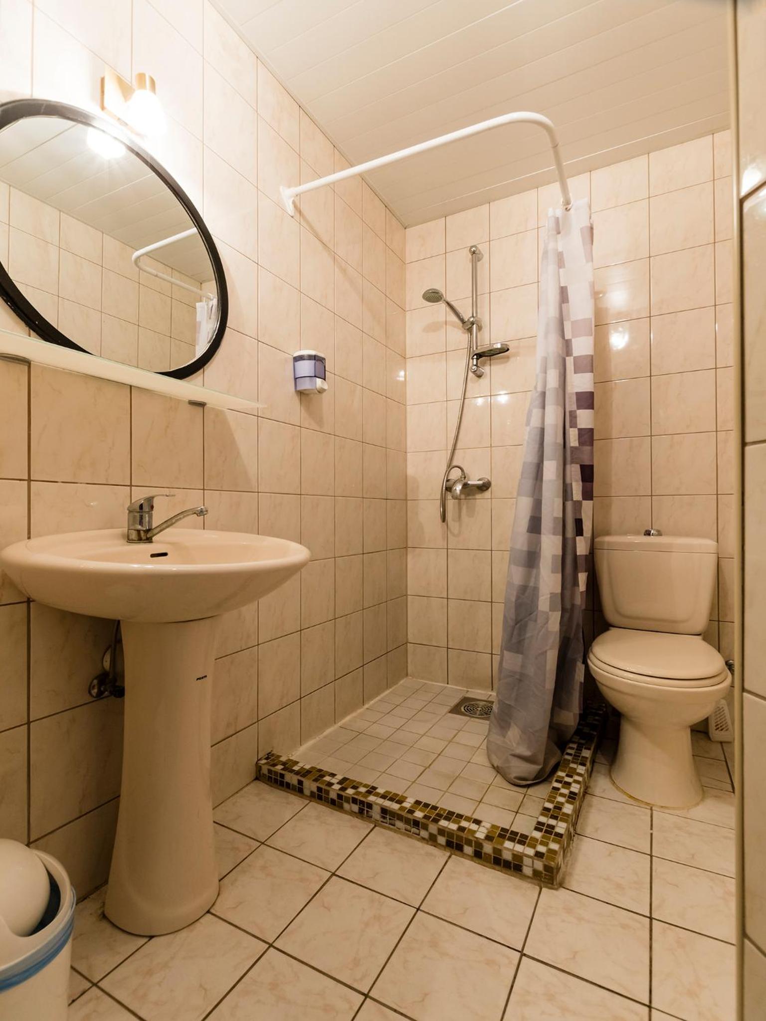 Twin Room With Private Shower