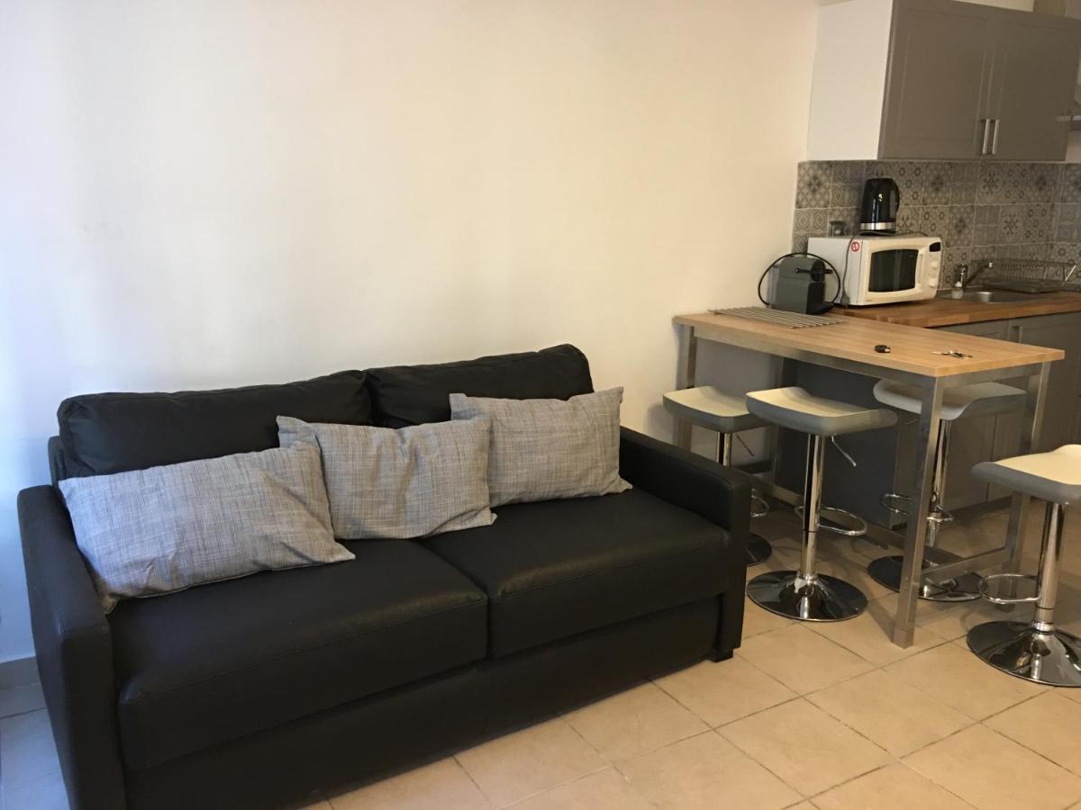 Studio Apartment photo 1