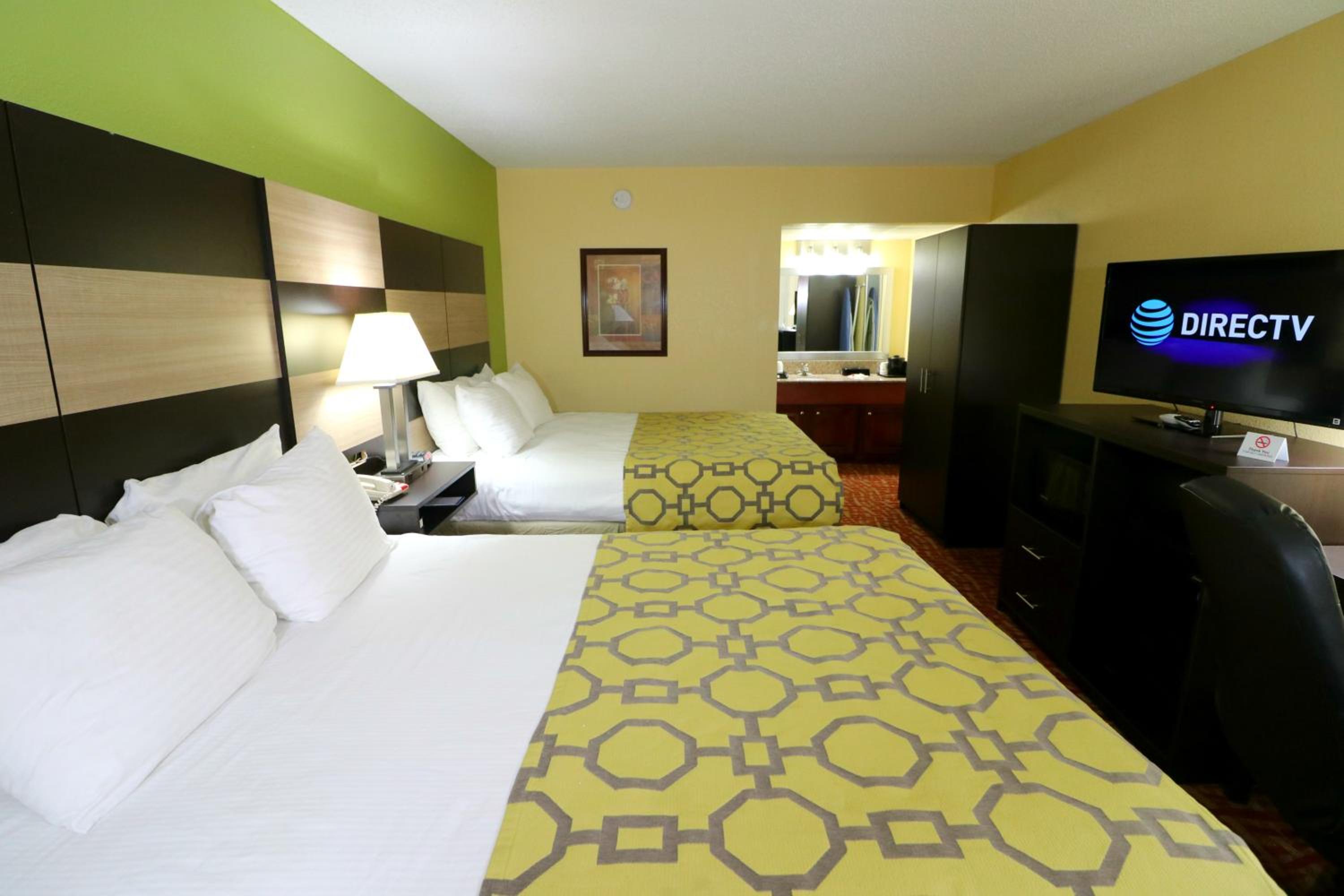 Queen Room with Two Queen Beds - Non-Smoking - Photo 1