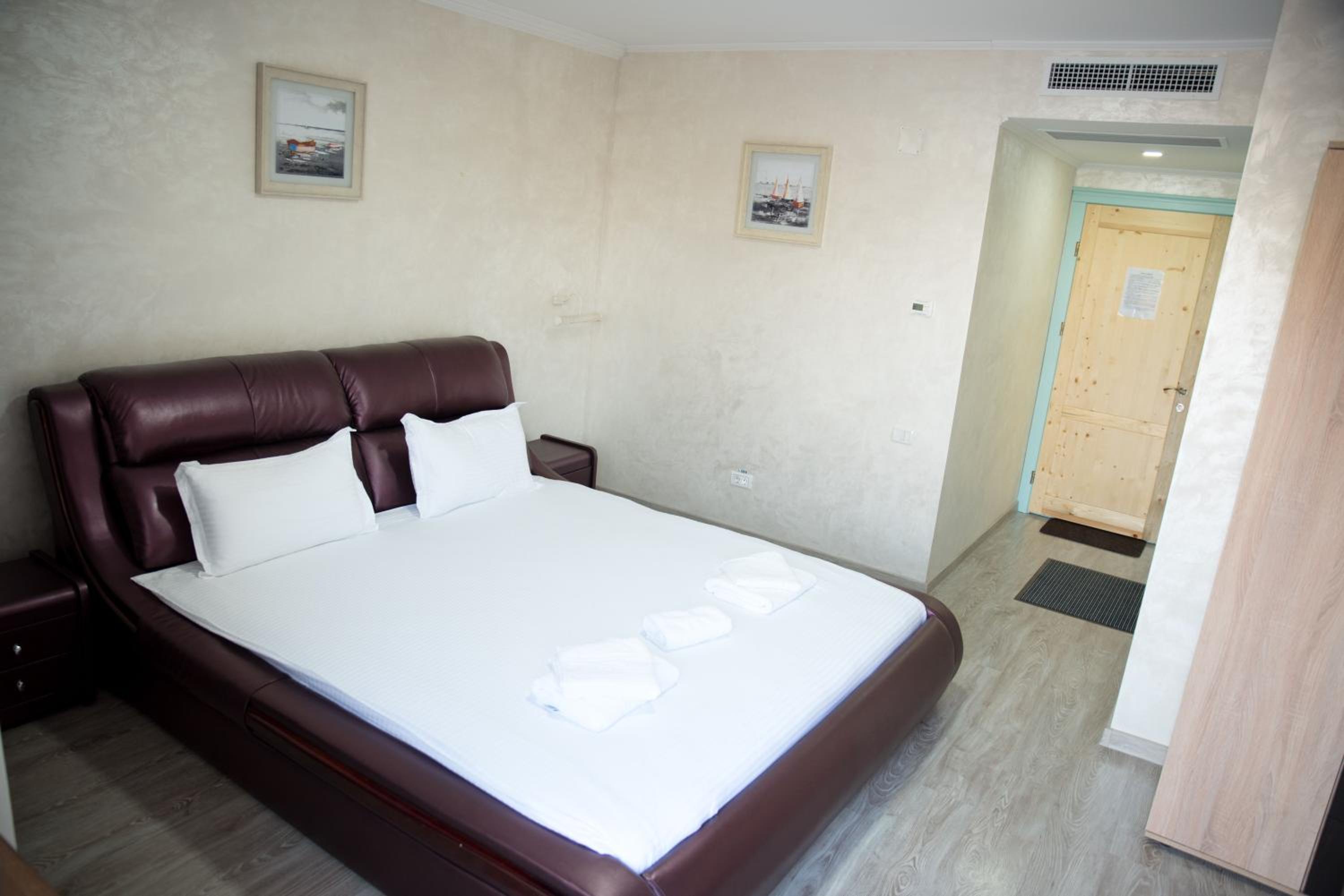 Double Room with Private Bathroom photo 1