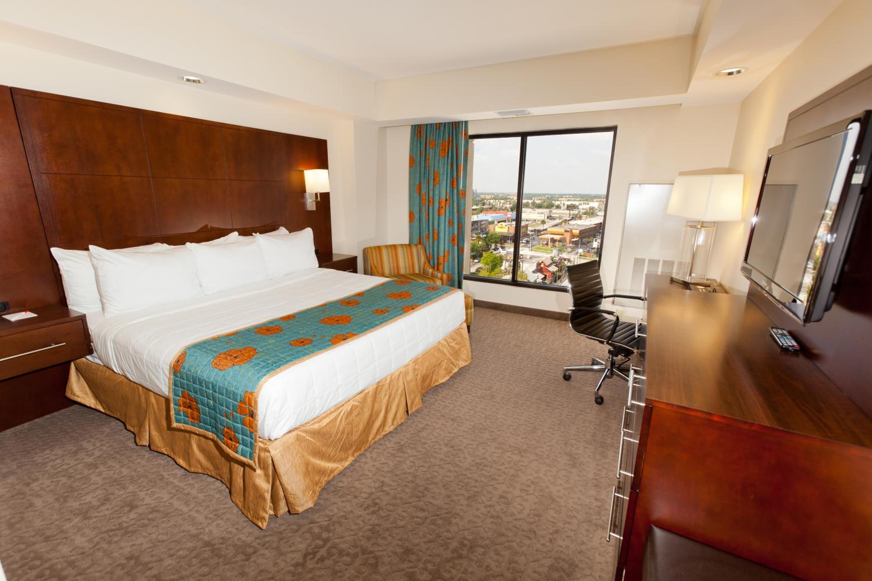 One Bedroom King Suite - Club Level Access (No Resort Fee)