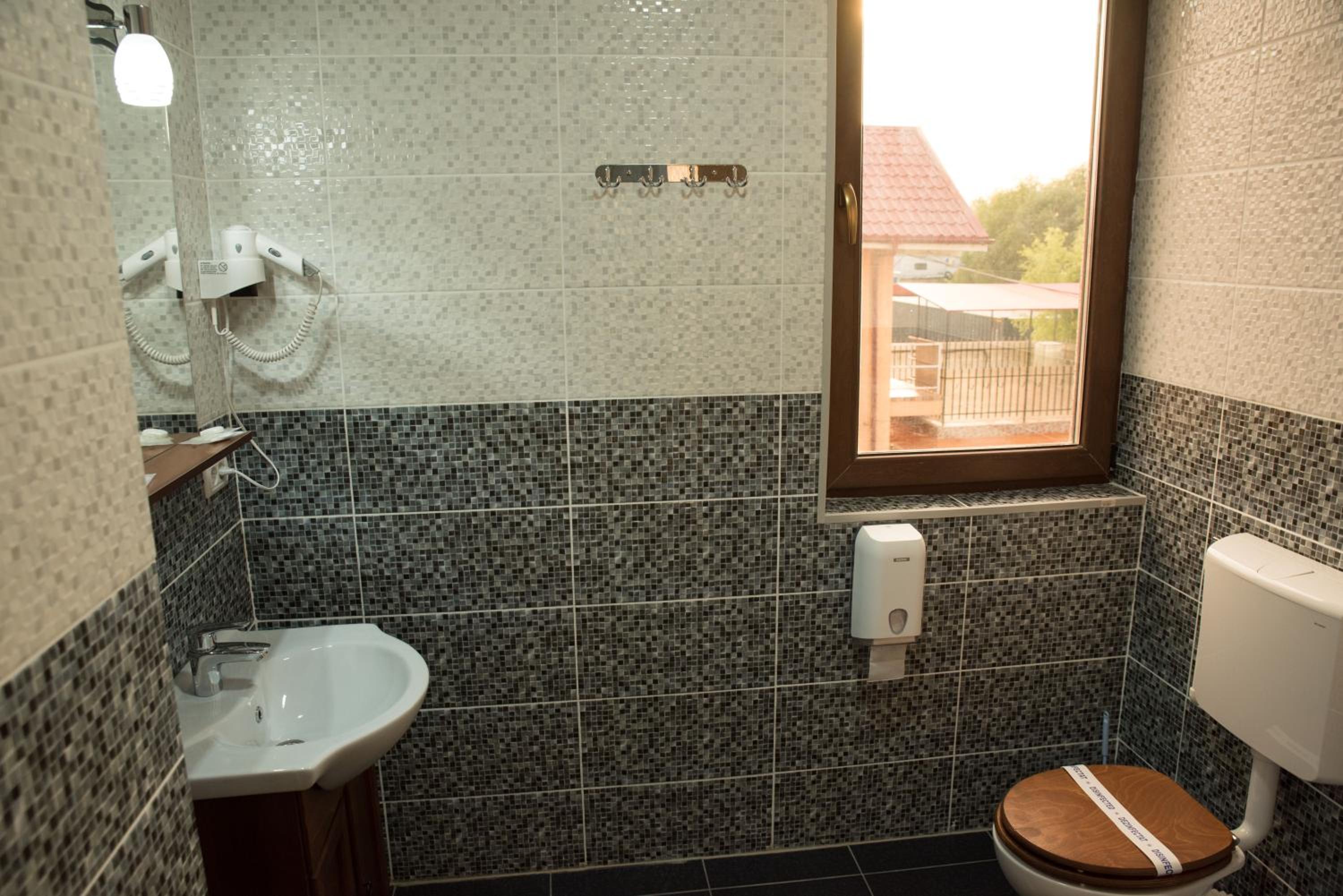 Double Room with Private Bathroom photo 3