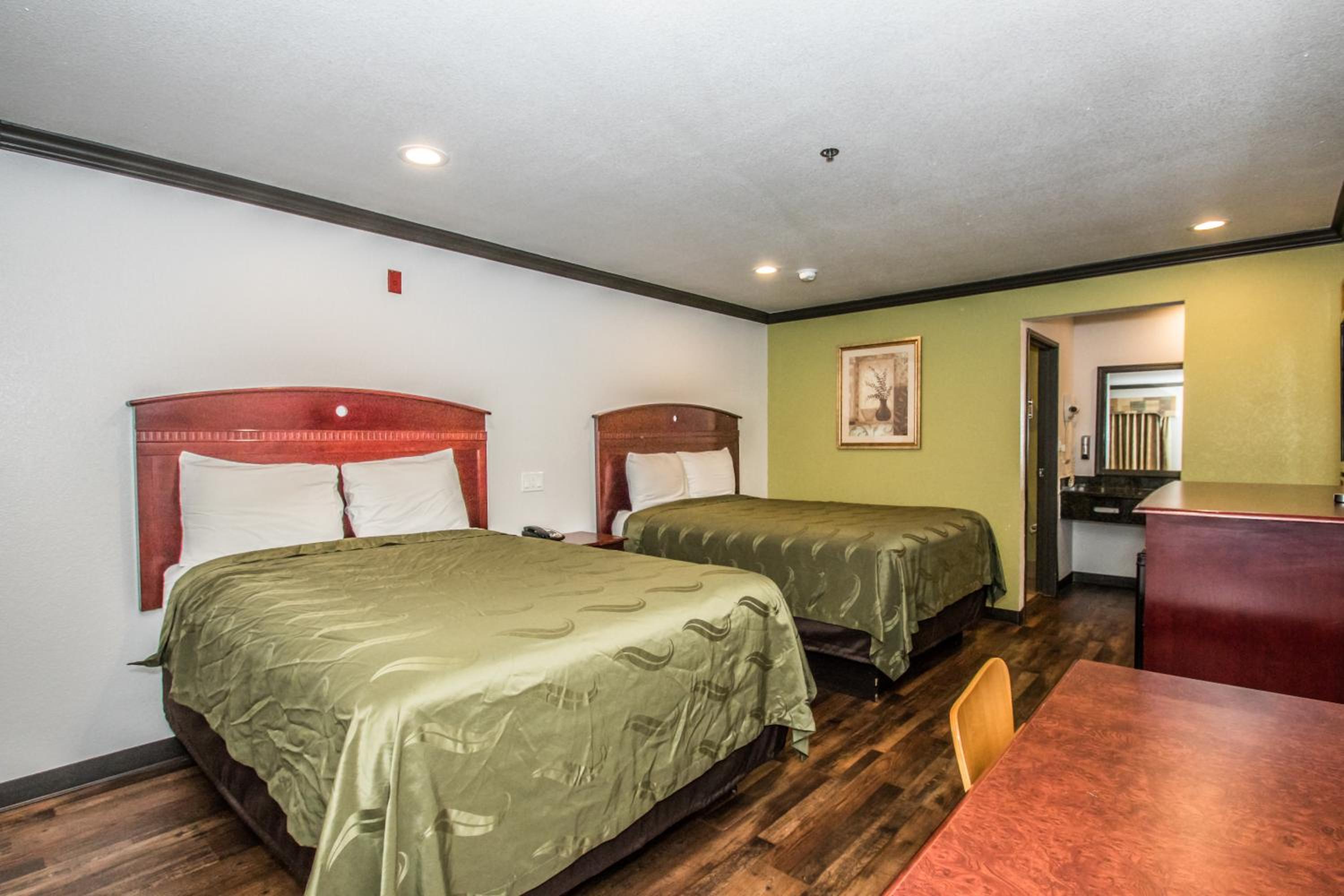 Queen Room with Two Queen Beds - Non-Smoking - Photo 1