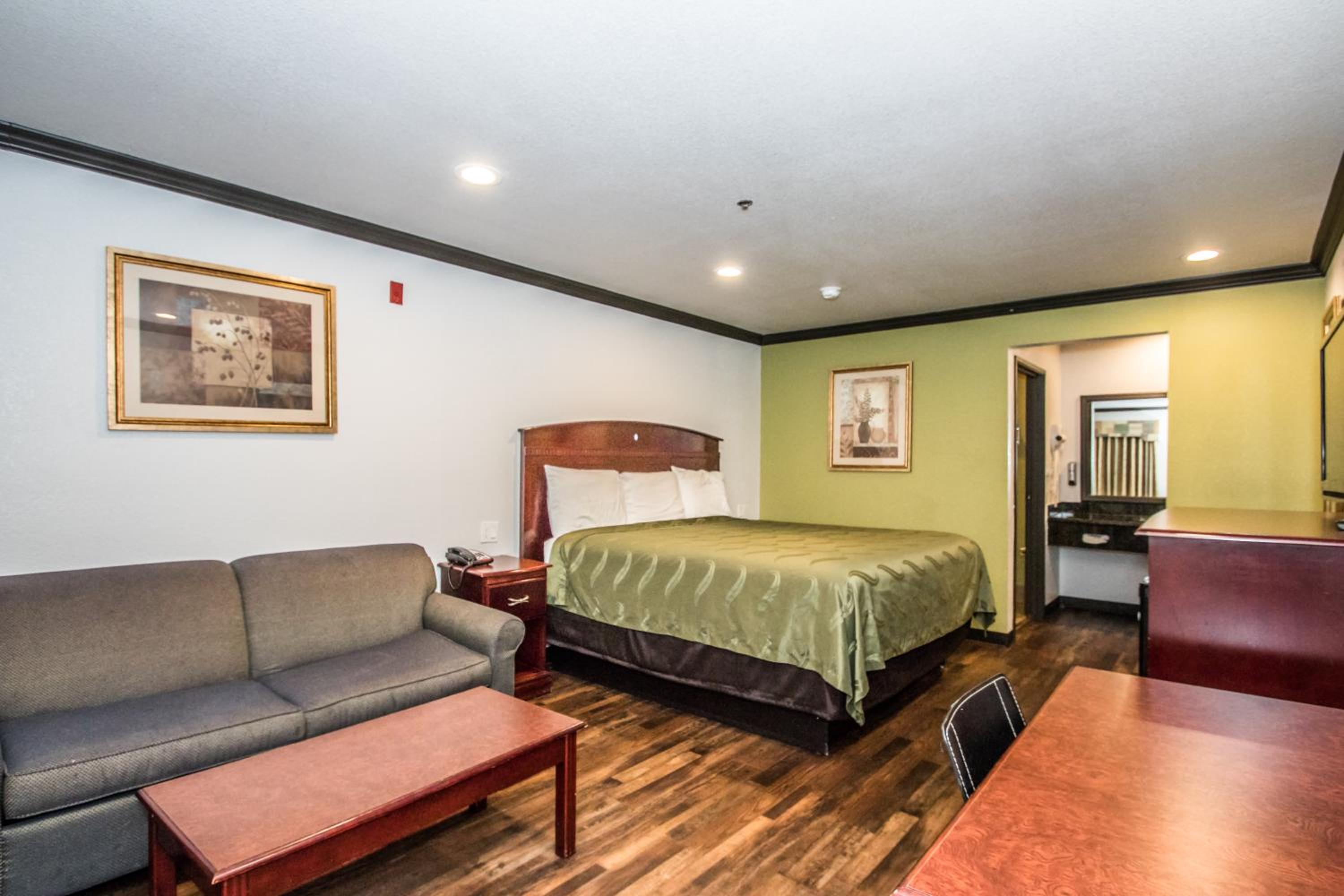 King or Queen Room - Non-Smoking - Photo 17