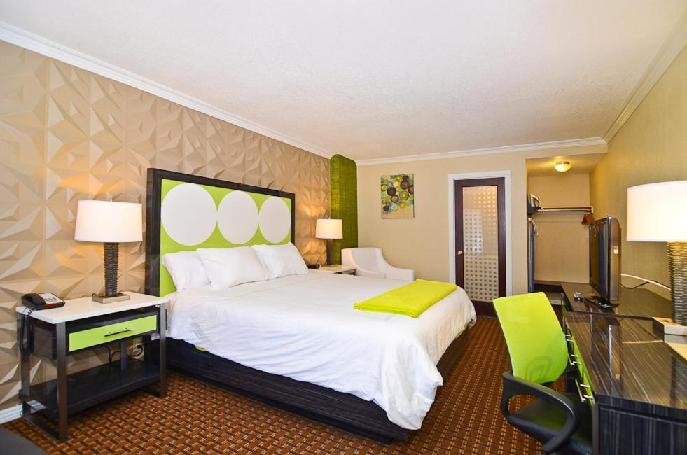 One King Deluxe Room photo 1