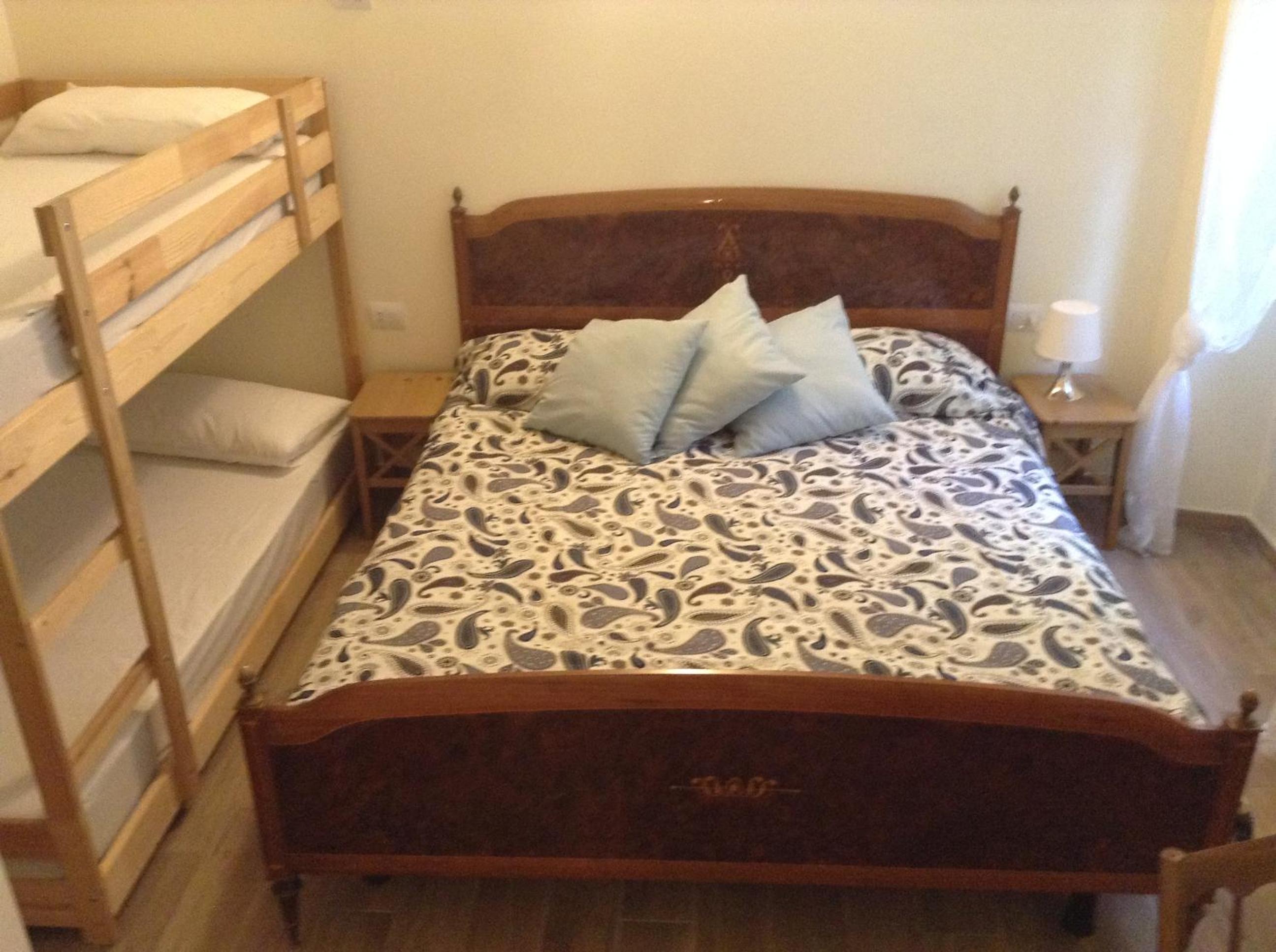 Quadruple Room with Private Bathroom - Photo 2