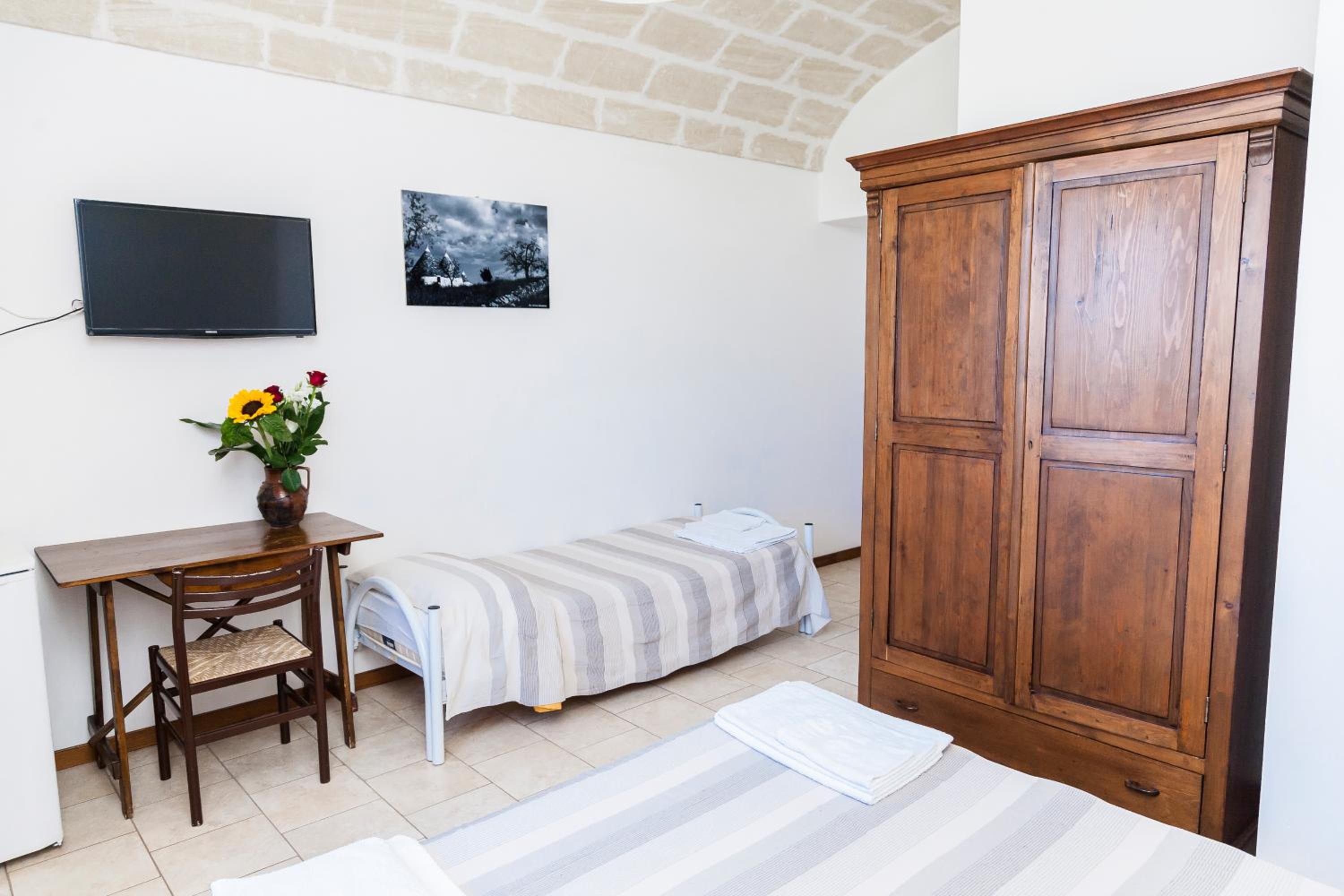 Classic Triple Room - Photo 3